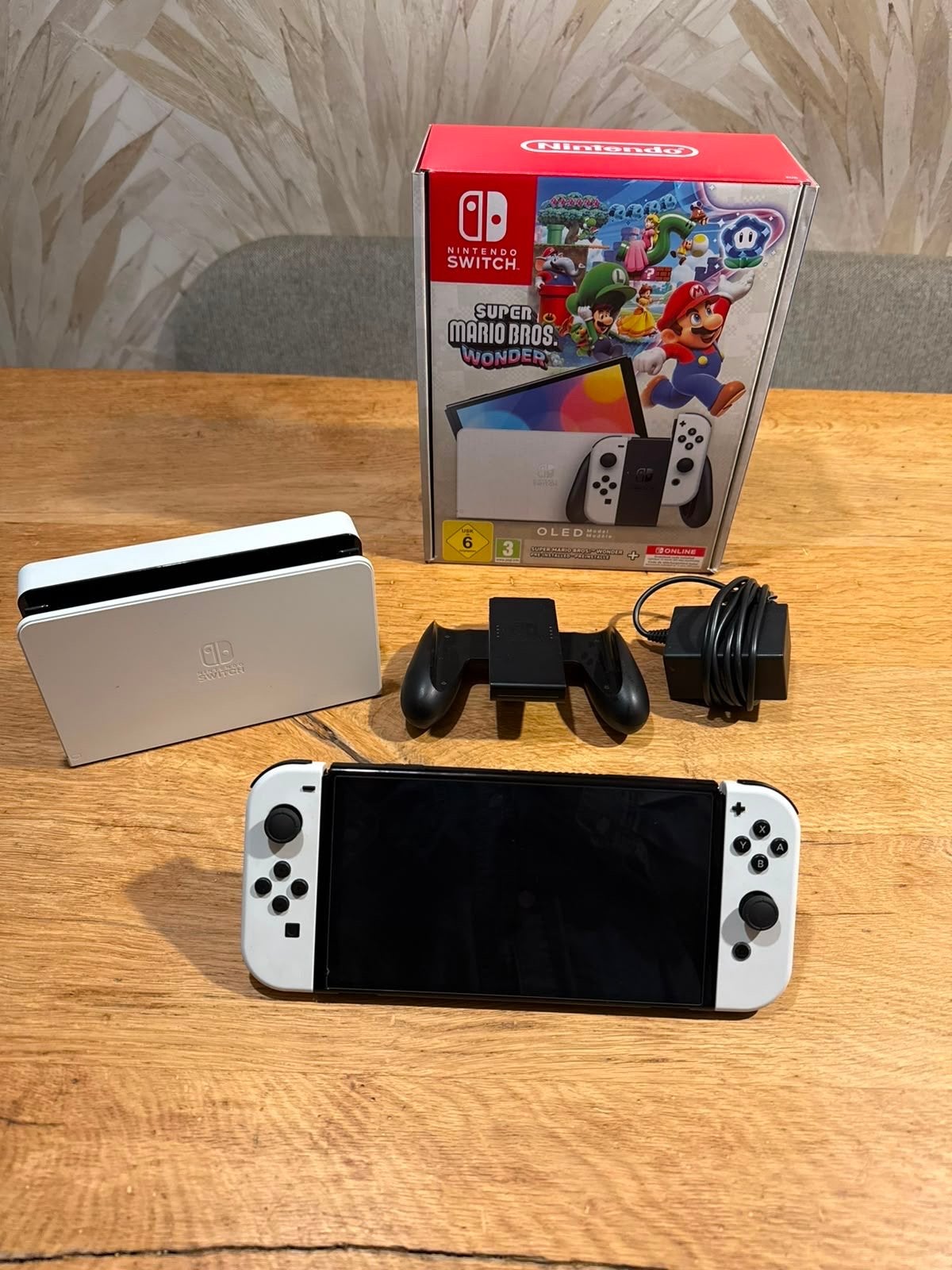 Nintendo Switch OLED met 11 spellen compleet met bon, Met games, Met 2 controllers, Zo goed als nieuw, Switch OLED
