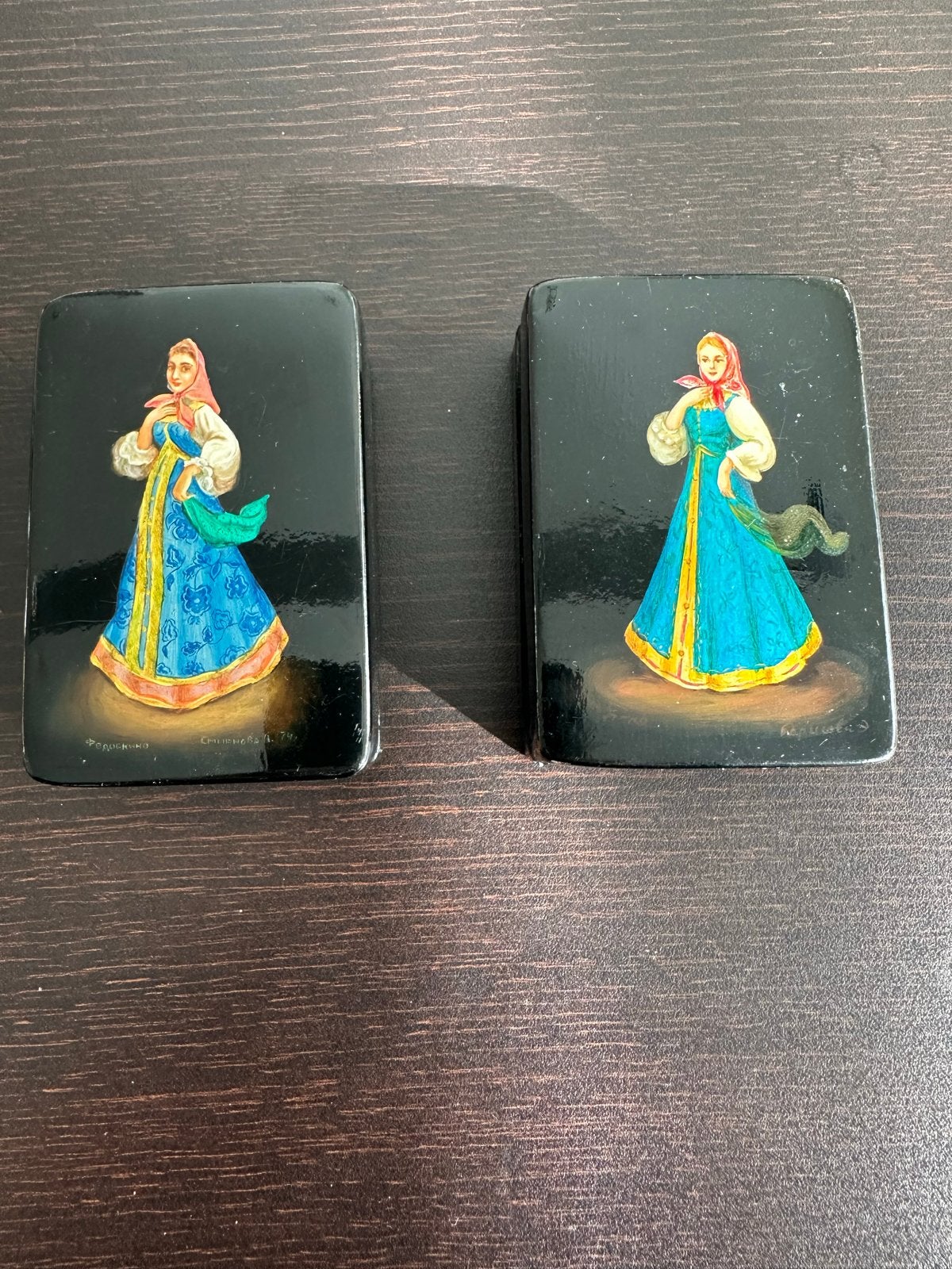 Set van 2 Russische gelakte dozen met handgeschilderde dames, Ophalen of Verzenden