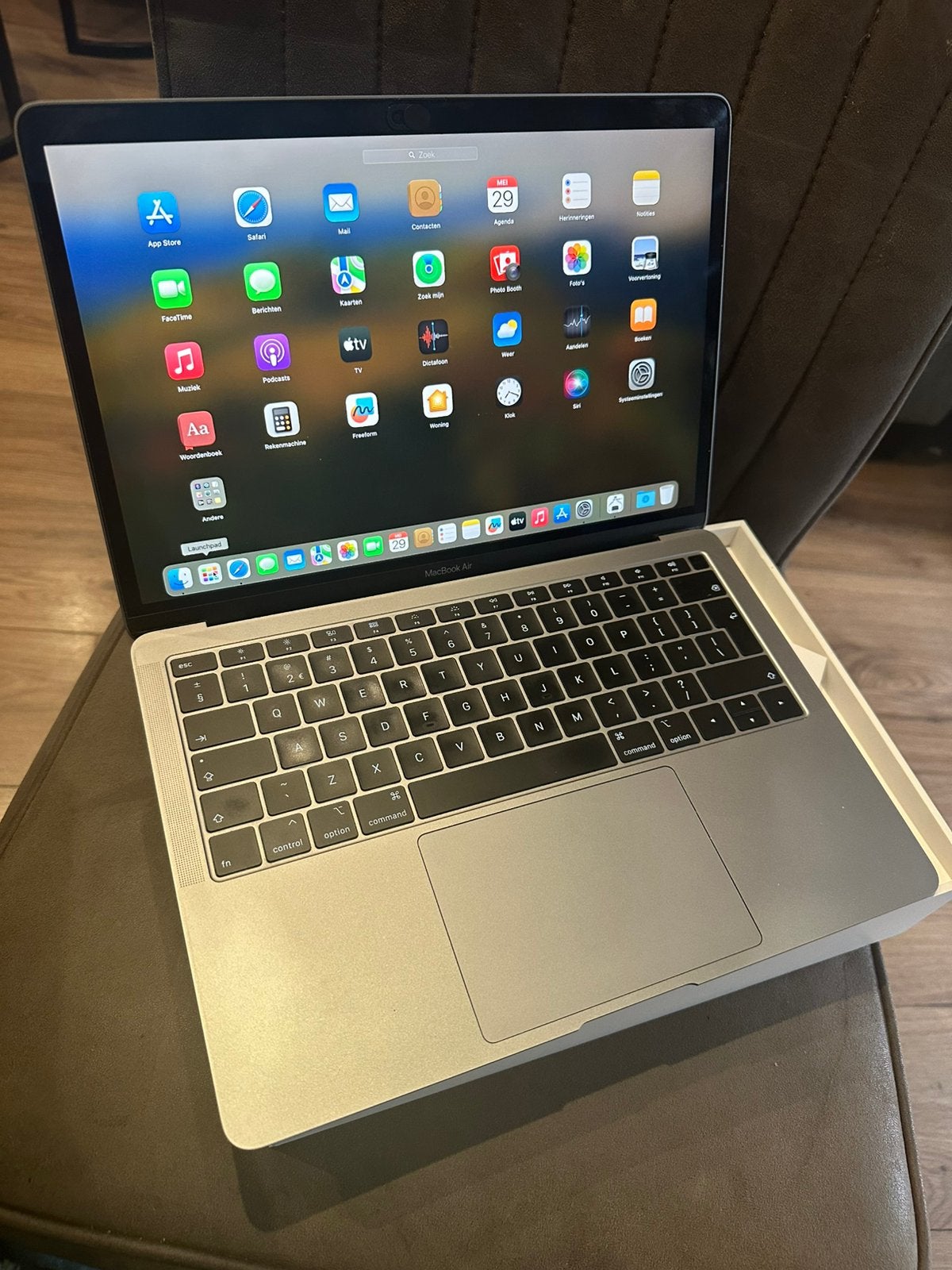 MacBook Air 13-inch Retina uit 2019 zgan in de doos, 13 inch, Minder dan 2 Ghz, Ophalen of Verzenden, Zo goed als nieuw
