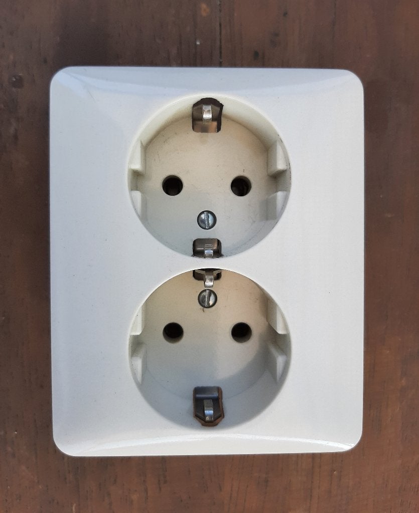 Half Opbouw Dubbel Stopcontact 6602-1 Randaarde, Ophalen, Zo goed als nieuw, Stopcontact