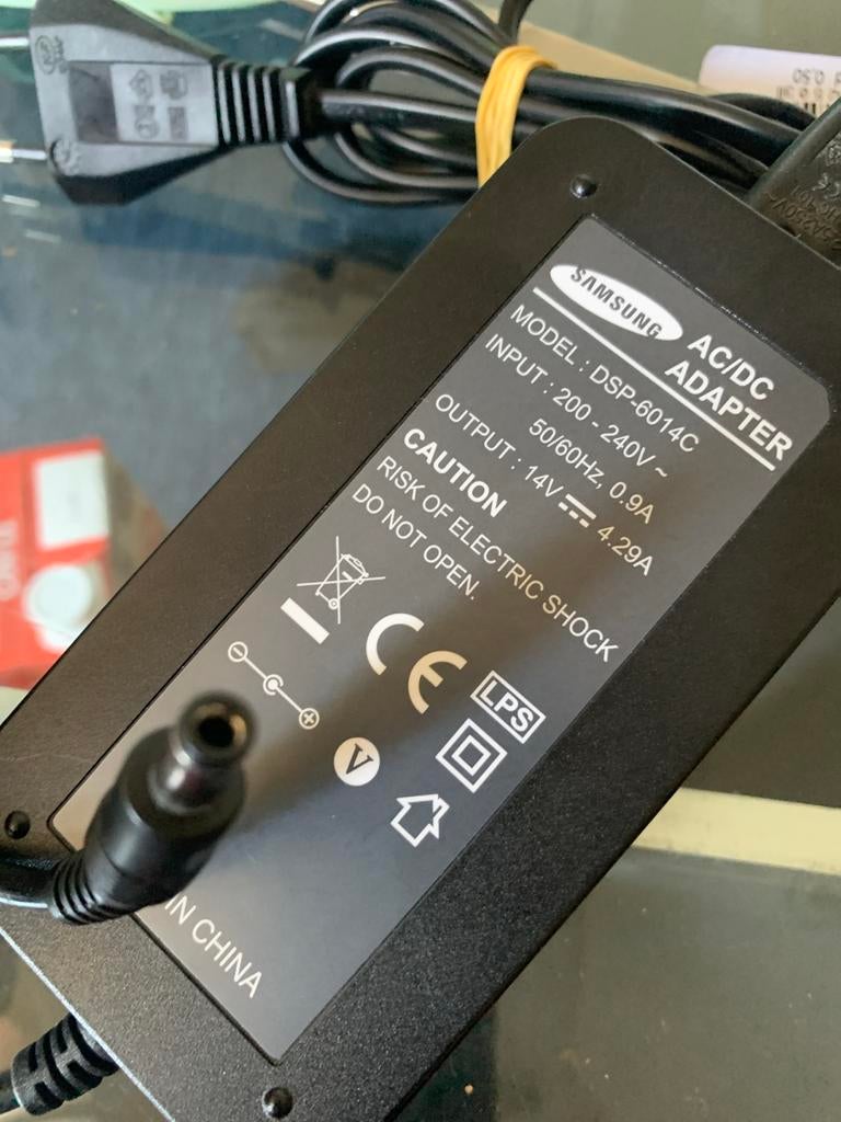 Samsung AC/DC Adapter DSP-6014C - 14V 4.29A, Computers en Software, Laptop-opladers, Gebruikt, Ophalen of Verzenden