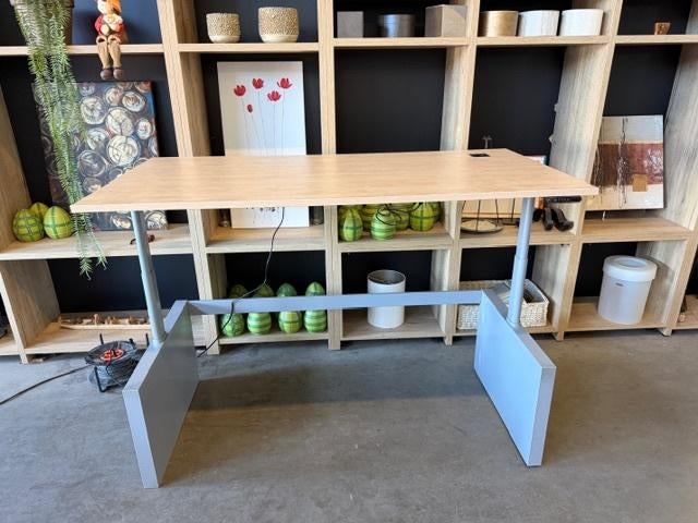 Vepa Elektrische zit-sta bureau, kabelgoot,stopcontact, 5 st, Huis en Inrichting, Bureaus, 90 cm, Gebruikt, 180 cm, Spaanplaat of MDF