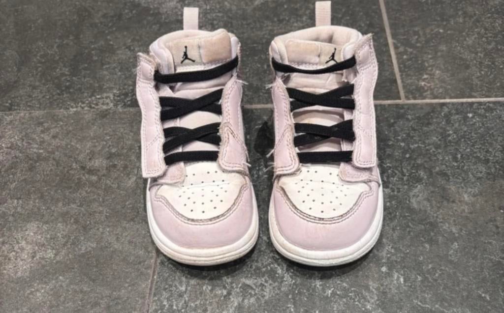 Nike air jordan maat 25, Meisje, Schoenen, Ophalen of Verzenden, E
