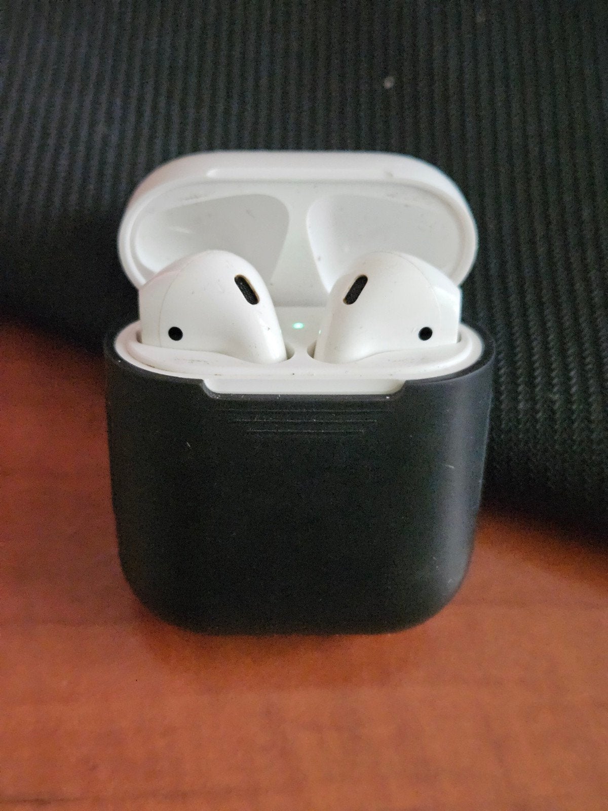 Apple Airpods 2e generatie met case en oplader, In-ear, Gebruikt, Draadloos, Ophalen of Verzenden