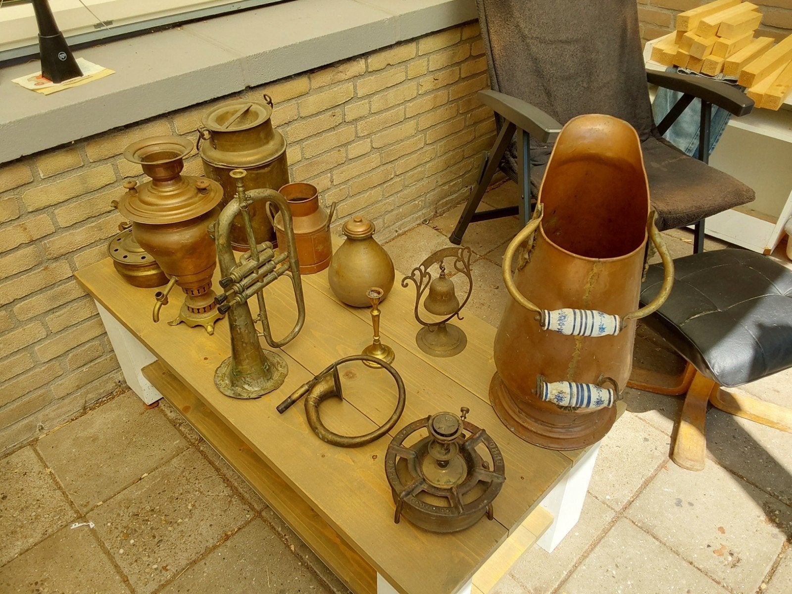 Diverse antieke koperen en bronzen voorwerpen, Ophalen