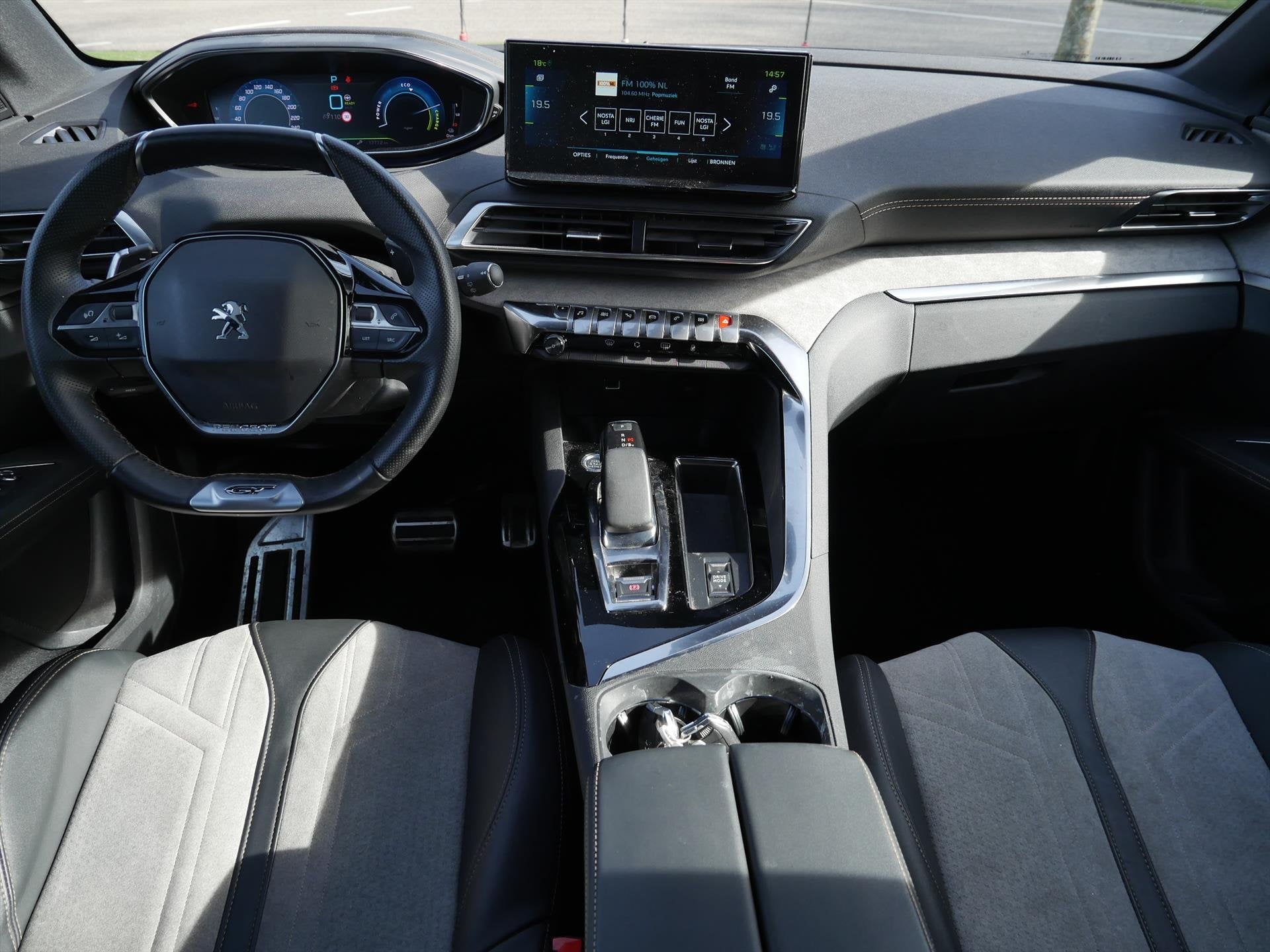PEUGEOT 3008 1.6 Plug-in HYbrid 225pk e-EAT8 GT | CarPlay |, Auto's, Peugeot, Blauw, Leder en Stof, Plug-in hybride, Bedrijf