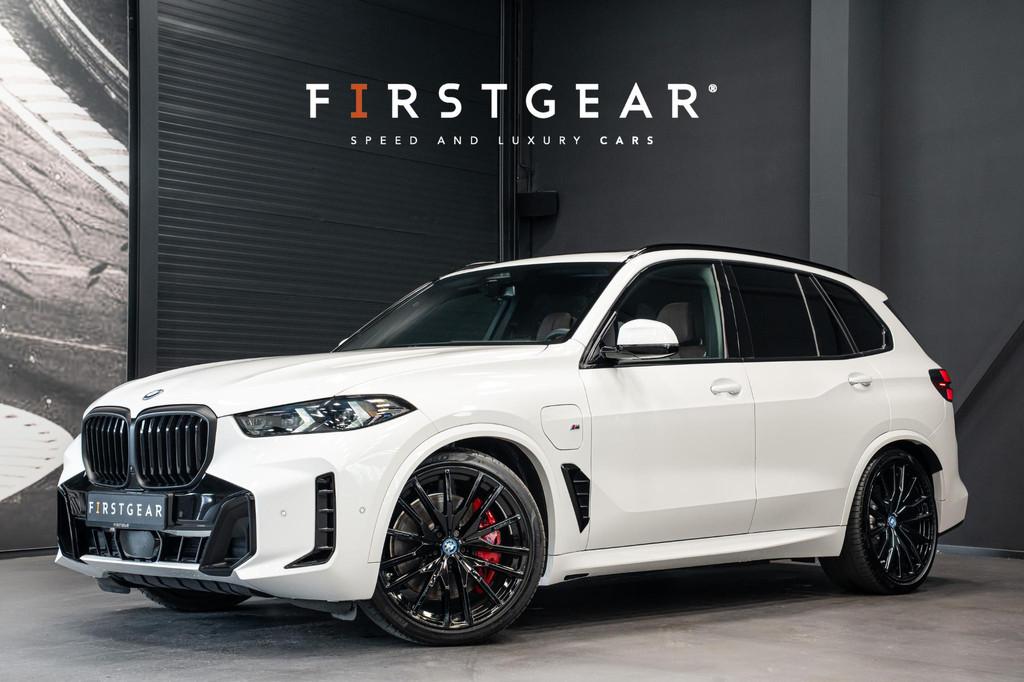 BMW X5 xDrive50e *M-Sport Pro / Harman Kardon / Stoelventila, Automaat, Gebruikt, 2395 kg, Wit