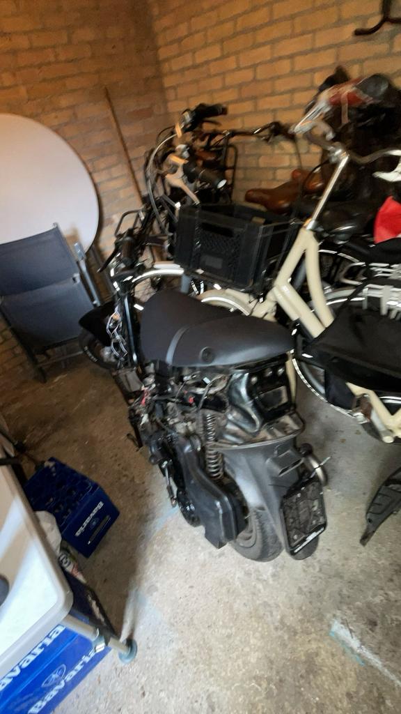 Zip frame (kabbelboom, tank) geel kenteken, Motoren, Ophalen