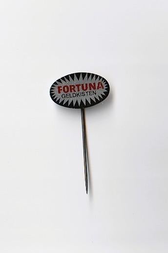 leuke blikken speld Fortuna geldkisten, Verzamelen, Speldjes, Pins en Buttons, Ophalen of Verzenden, Gebruikt, Overige onderwerpen