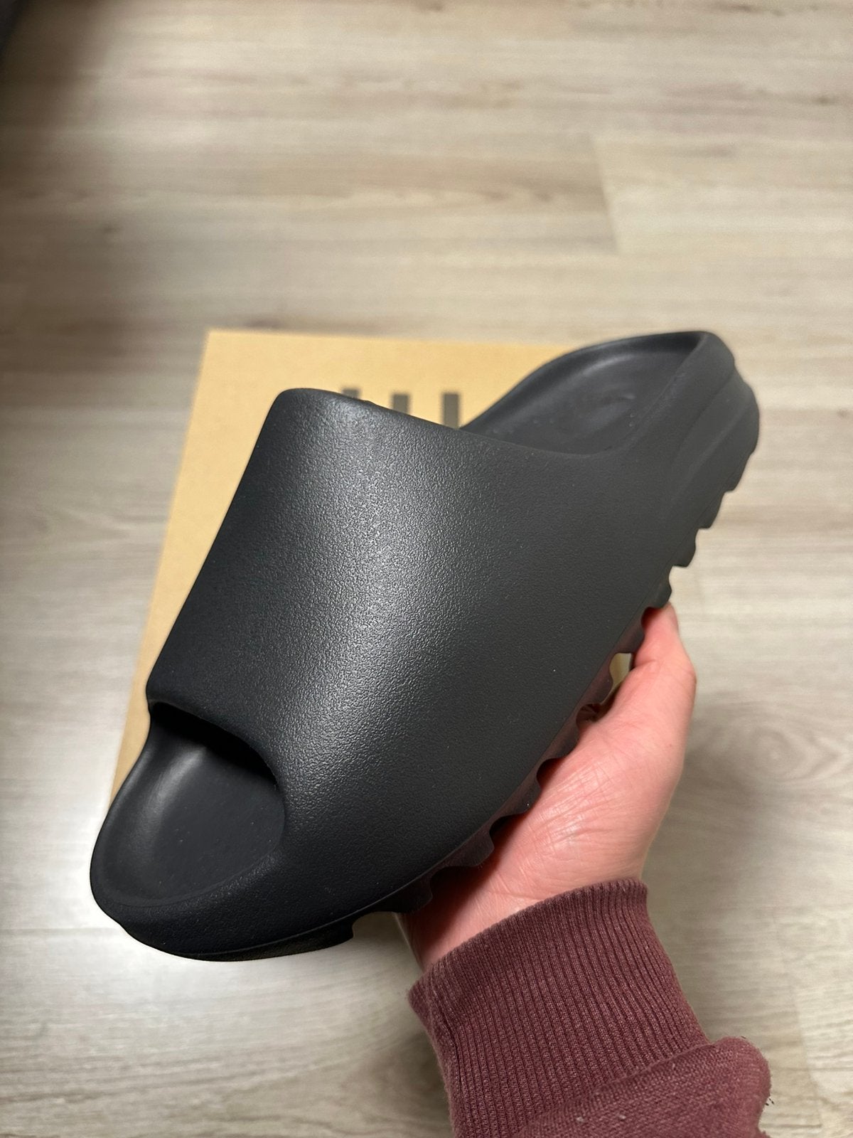 Yeezy Slide Onyx 40 1/2, Kleding | Heren, Ophalen of Verzenden, Nieuw, Zwart