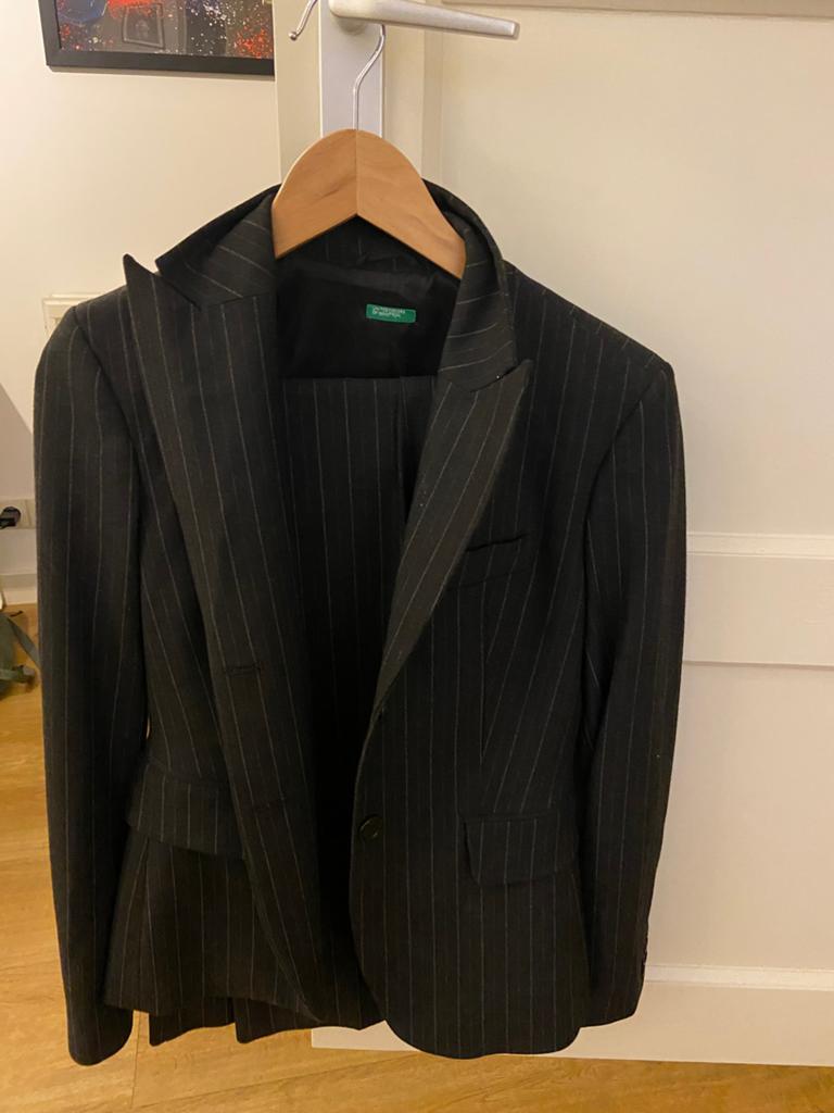 Mooi damespak, zwart met krijtstreep, maat M, Kleding | Dames, Ophalen of Verzenden, Zo goed als nieuw, Maat 38/40 (M), Zwart