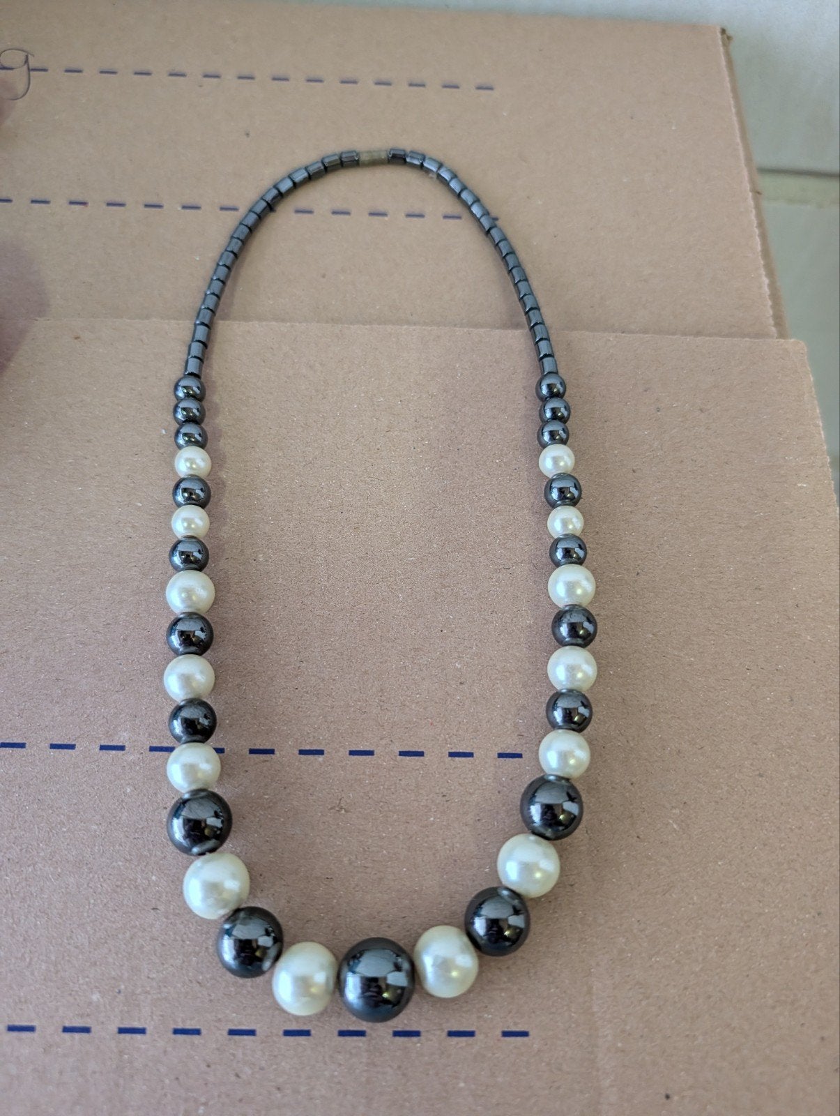 Ketting met parels en hematiet kralen, Ophalen of Verzenden, Gebruikt, Wit, Overige materialen