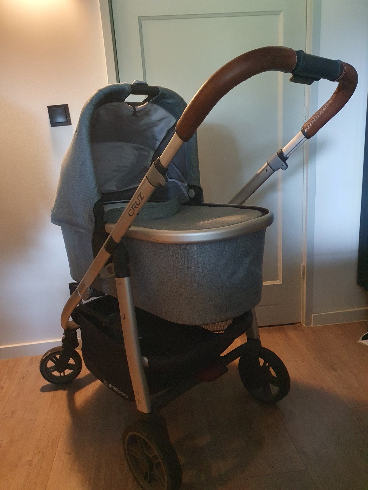 UppaBaby Cruz kinderwagen met autostoel en accessoires, Gebruikt, Met autostoeltje, Ophalen, Kinderwagen