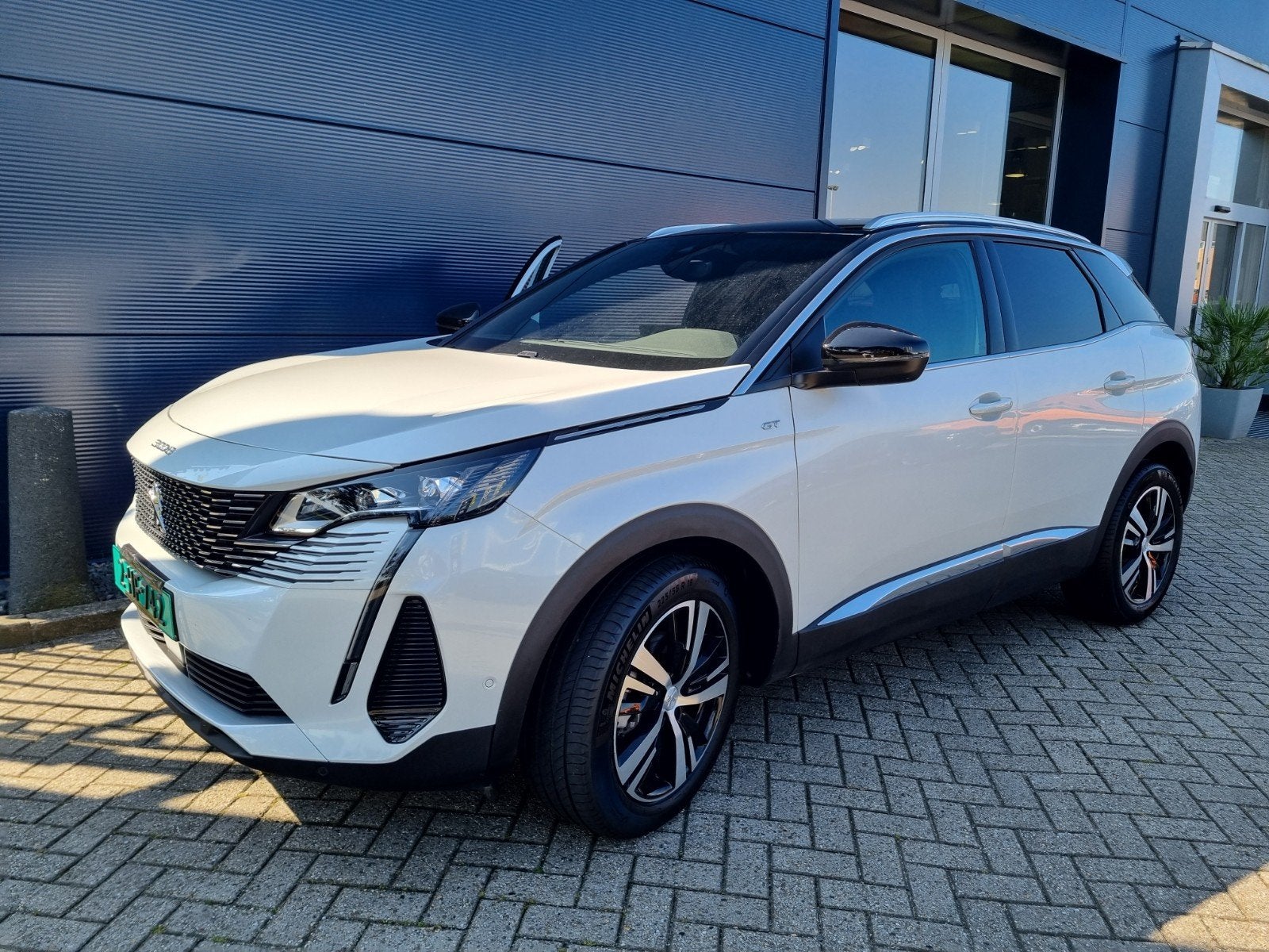 Peugeot 3008 1.2 Puretech 130pk S&S 2023 Wit, Auto's, Voorwielaandrijving, 1295 kg, 1199 cc, Wit