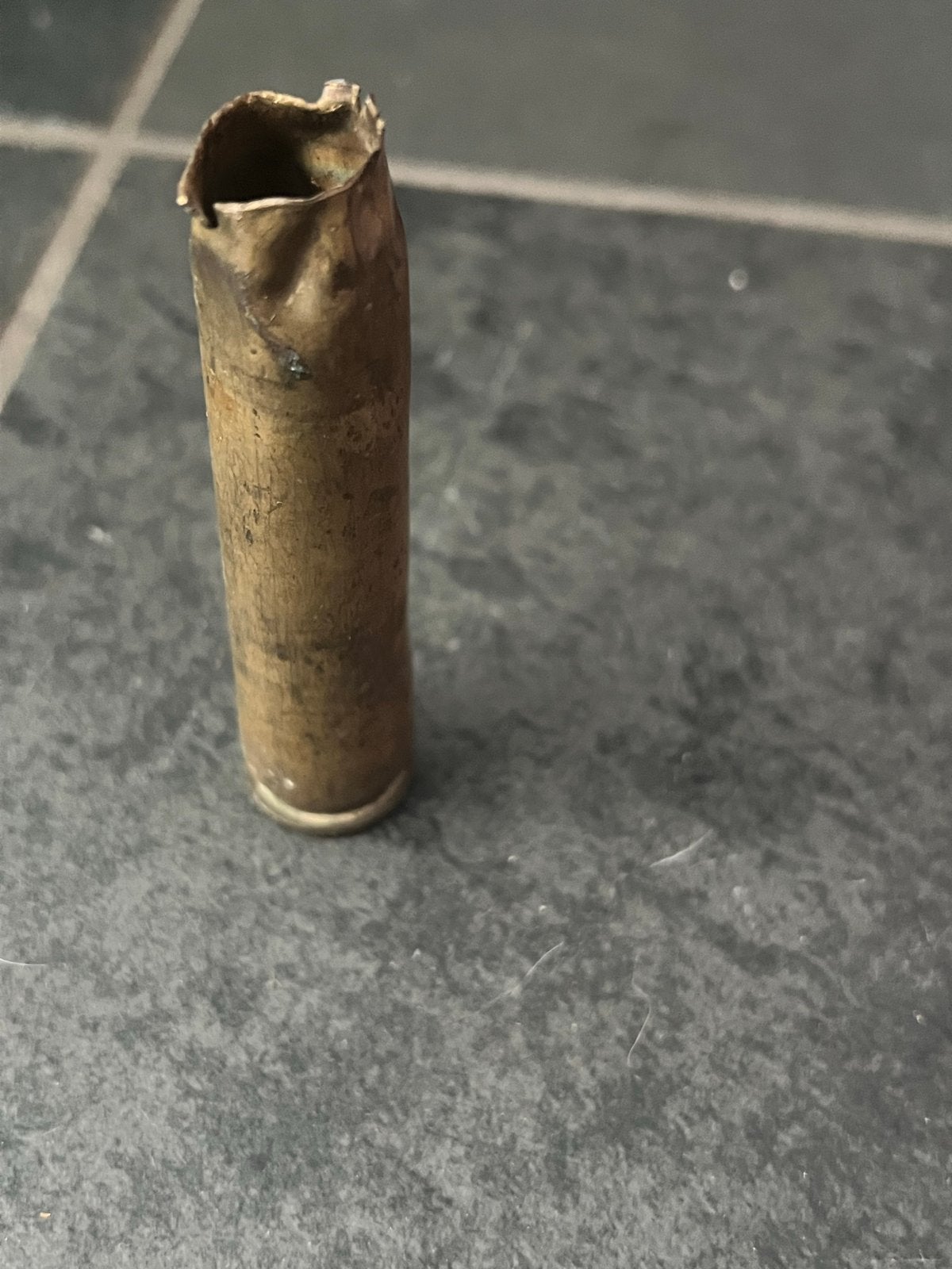 Oude, lege messing munitiehuls uit 1942 - Militaria, Ophalen of Verzenden, Overige soorten, Overige gebieden, Hulzen of Bodemvondsten