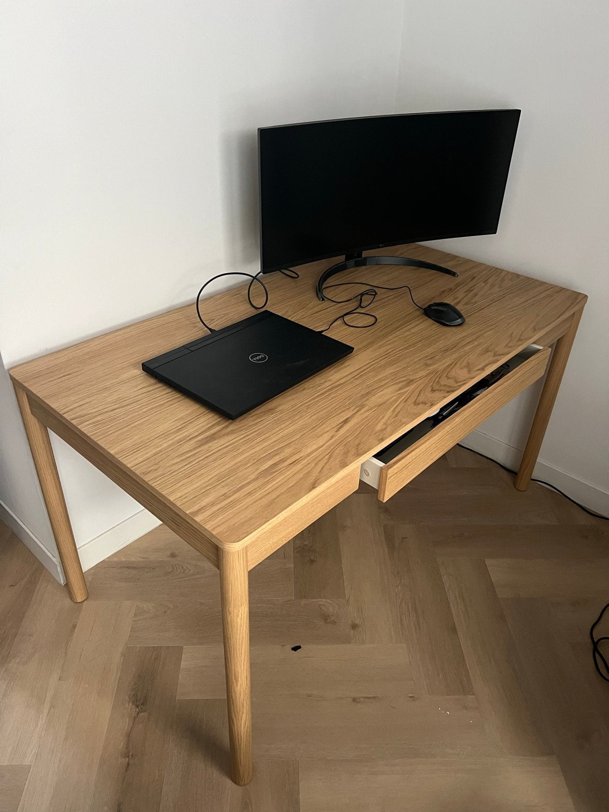 IKEA TONSTAD Bureau Eikenhout 140x75 cm - Zo goed als nieuw, Huis en Inrichting, Bureaus, Ophalen, Opbergruimte, Hout, Zo goed als nieuw