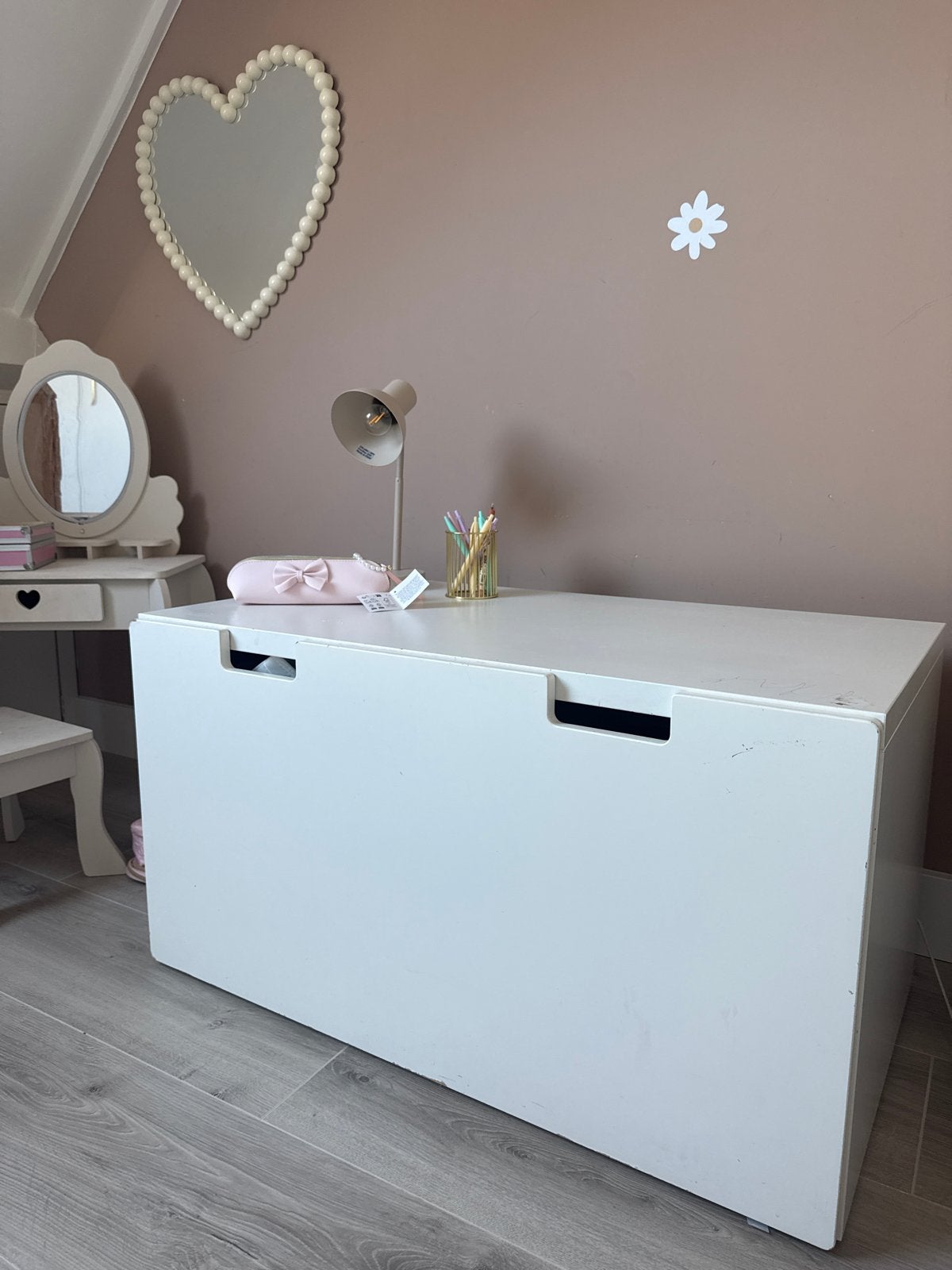 Witte speelgoedkist IKEA met gebruikerssporen, Ophalen, Gebruikt, Elektrisch, Overige soorten