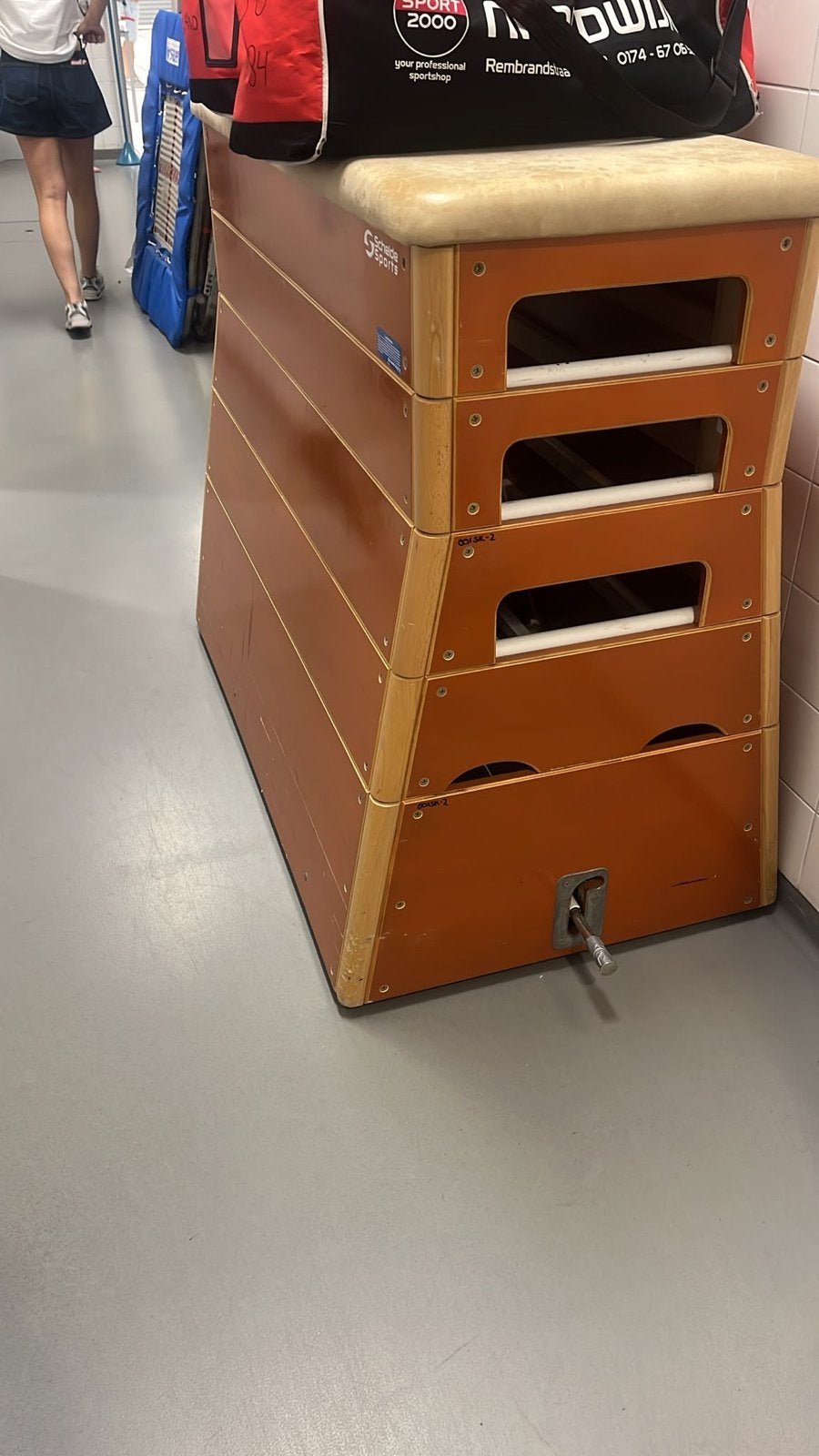 Professionele Turnkast - Schelde Sports, Ophalen, Gebruikt, Bruin, Materiaal