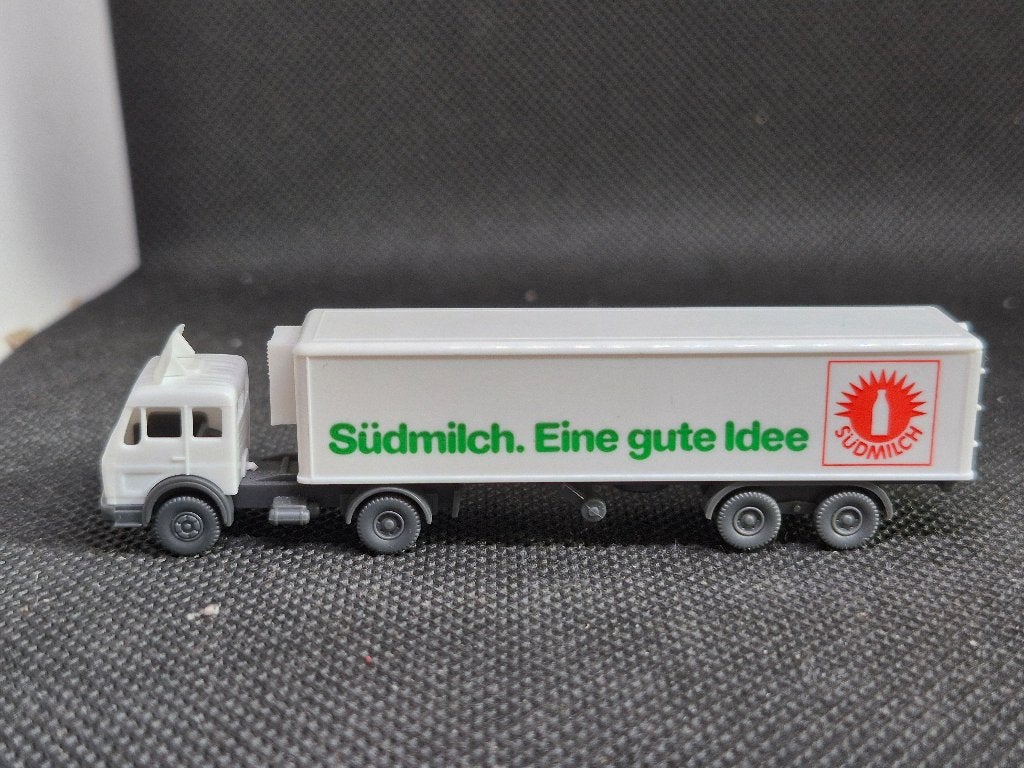 Wiking 9052 - Mercedes met koeloplegger "Südmilch" (16081), Overige merken, Gebruikt, Gelijkstroom, Overige typen