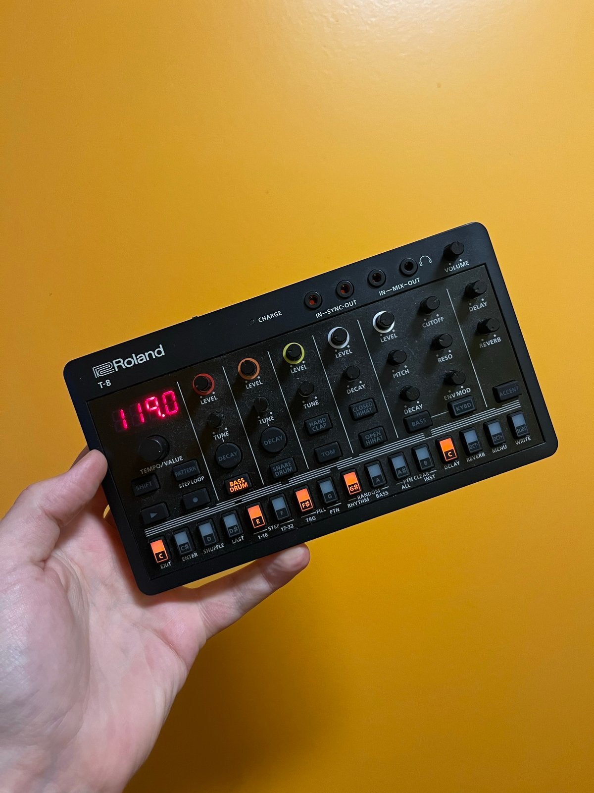 Roland T-8 Beat Machine - Compacte Rhythm Composer, Roland, Zo goed als nieuw, Met midi-aansluiting, Overige aantallen