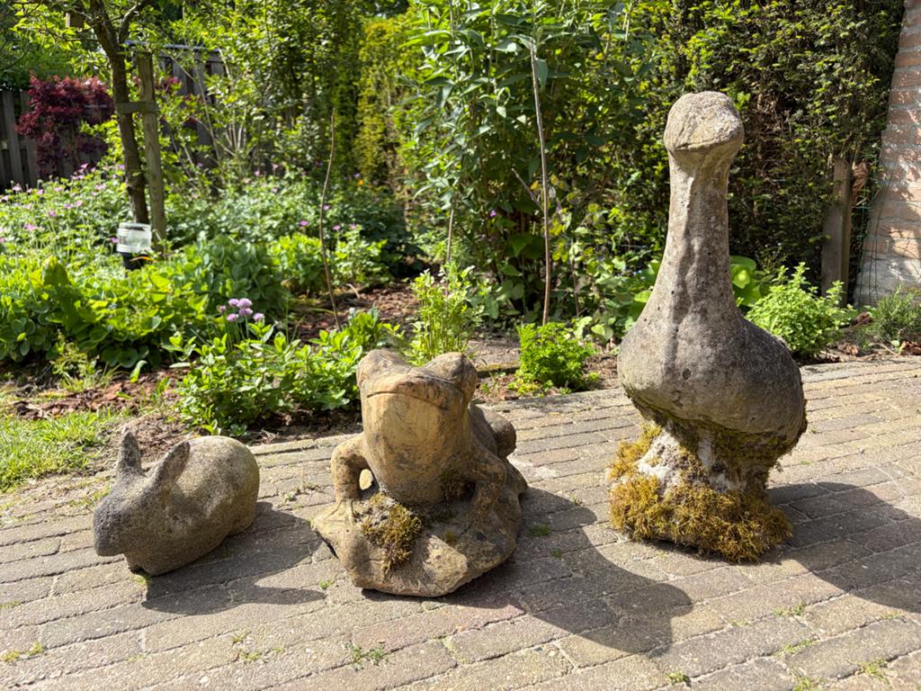 Tuinbeelden: Gans, Kikker en Konijn van Steen, Tuin en Terras, Tuinbeelden, Ophalen, Gebruikt, Steen, Dierenbeeld