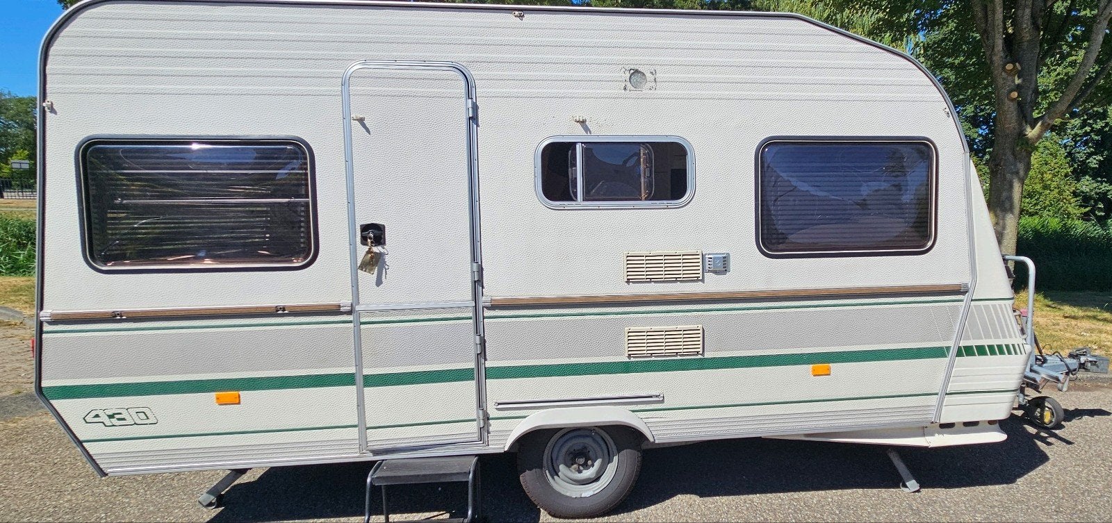 Chateau La Car 430 (gepimpt!) Compacte en complete caravan, Caravans en Kamperen, Caravans, Treinzit, Particulier, 500 - 750 kg
