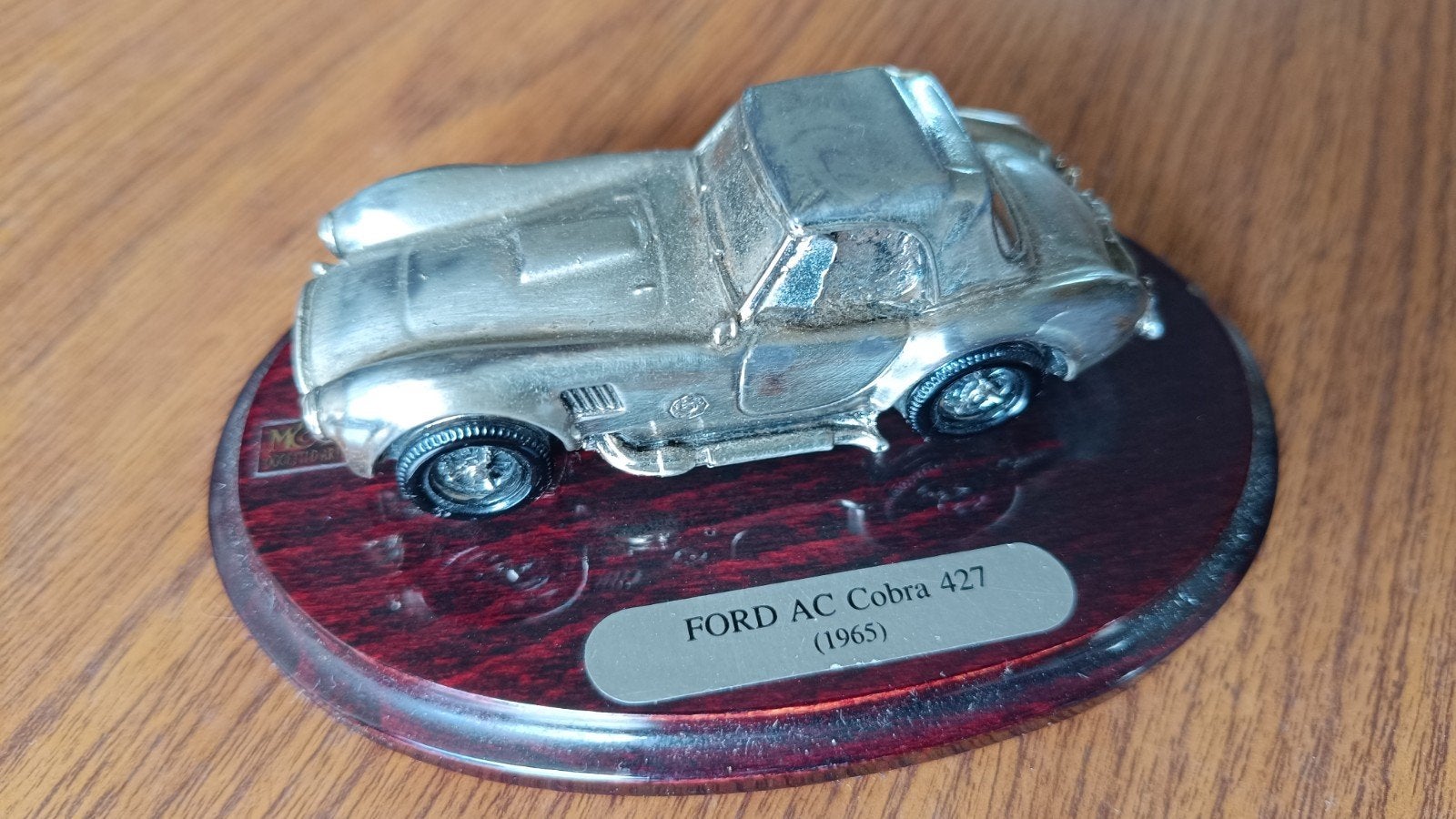 Ford AC Cobra 427 (1965) modelauto op sokkel, Hobby en Vrije tijd, Overige merken, 1:50 of kleiner, Auto, Ophalen of Verzenden