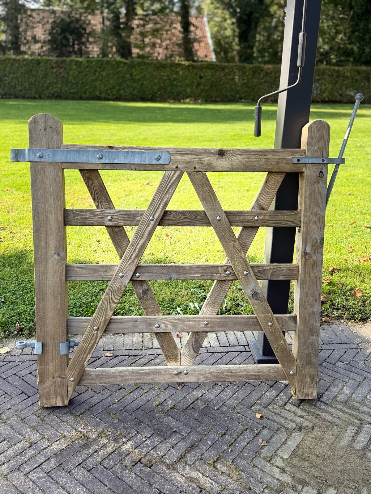 Robuust houten tuinhek met metalen beslag, Tuin en Terras, Ophalen, Met poort, Gebruikt, Tuinhek