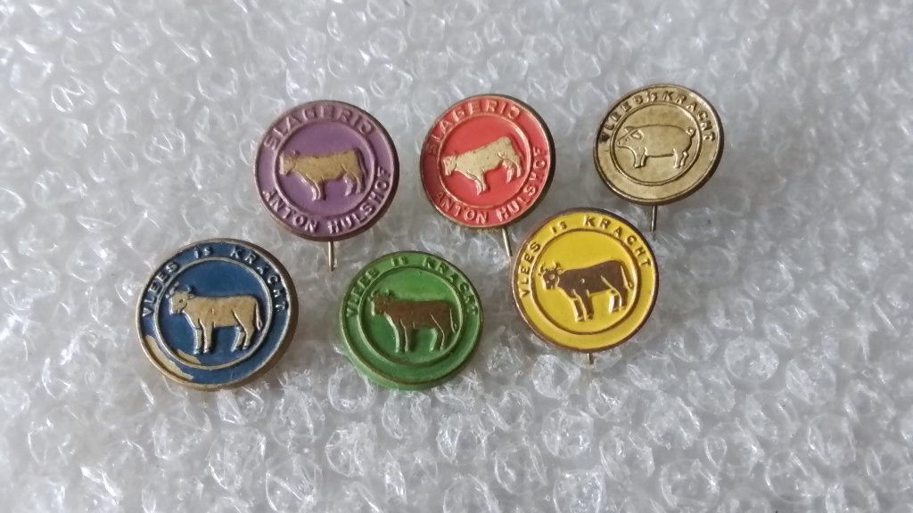 6 verschillende speldjes vlees is kracht, Verzamelen, Speldjes, Pins en Buttons, Ophalen of Verzenden, Zo goed als nieuw, Overige onderwerpen