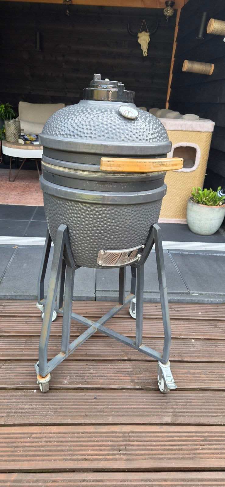 Kamado BBQ met onderstel en hoes, Tuin en Terras, Barbecue-accessoires, Ophalen, Gebruikt, Onbekend