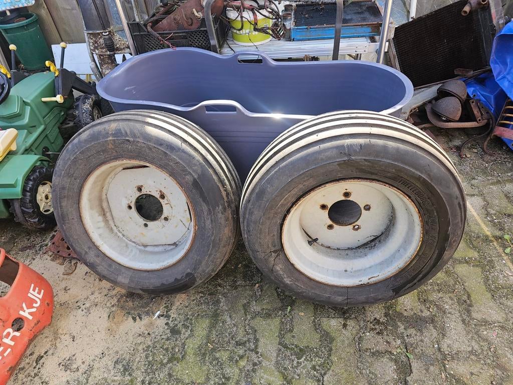 Trelleborg banden voor landbouw wagen, Ophalen, Nieuw