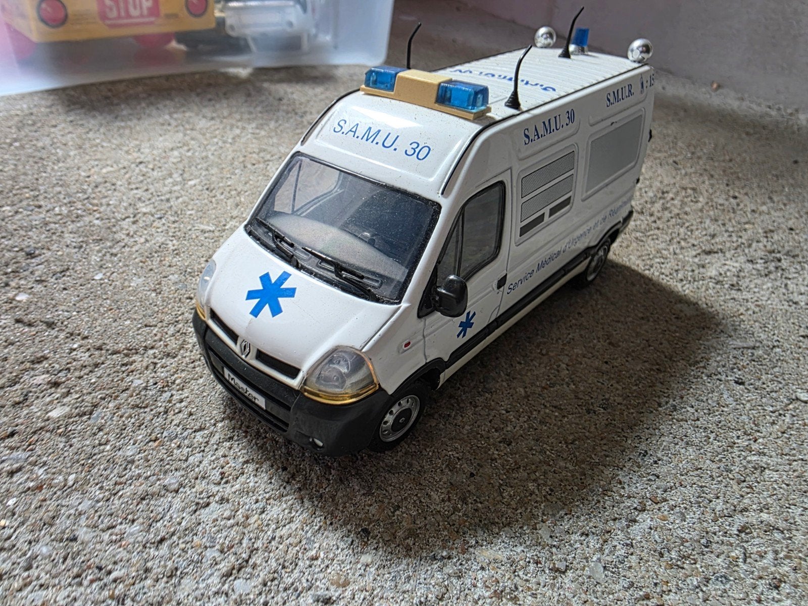 Norev Renault Master 1/43 Samu ambulance, Ophalen of Verzenden, Gebruikt, 1:50 of kleiner, Auto