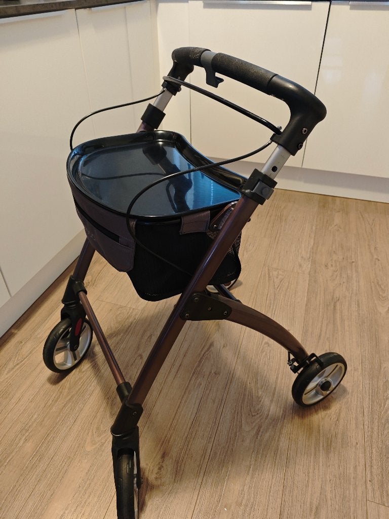 binnen rollator 2mobility Wheelzahead, Ophalen, Opvouwbaar, Zo goed als nieuw