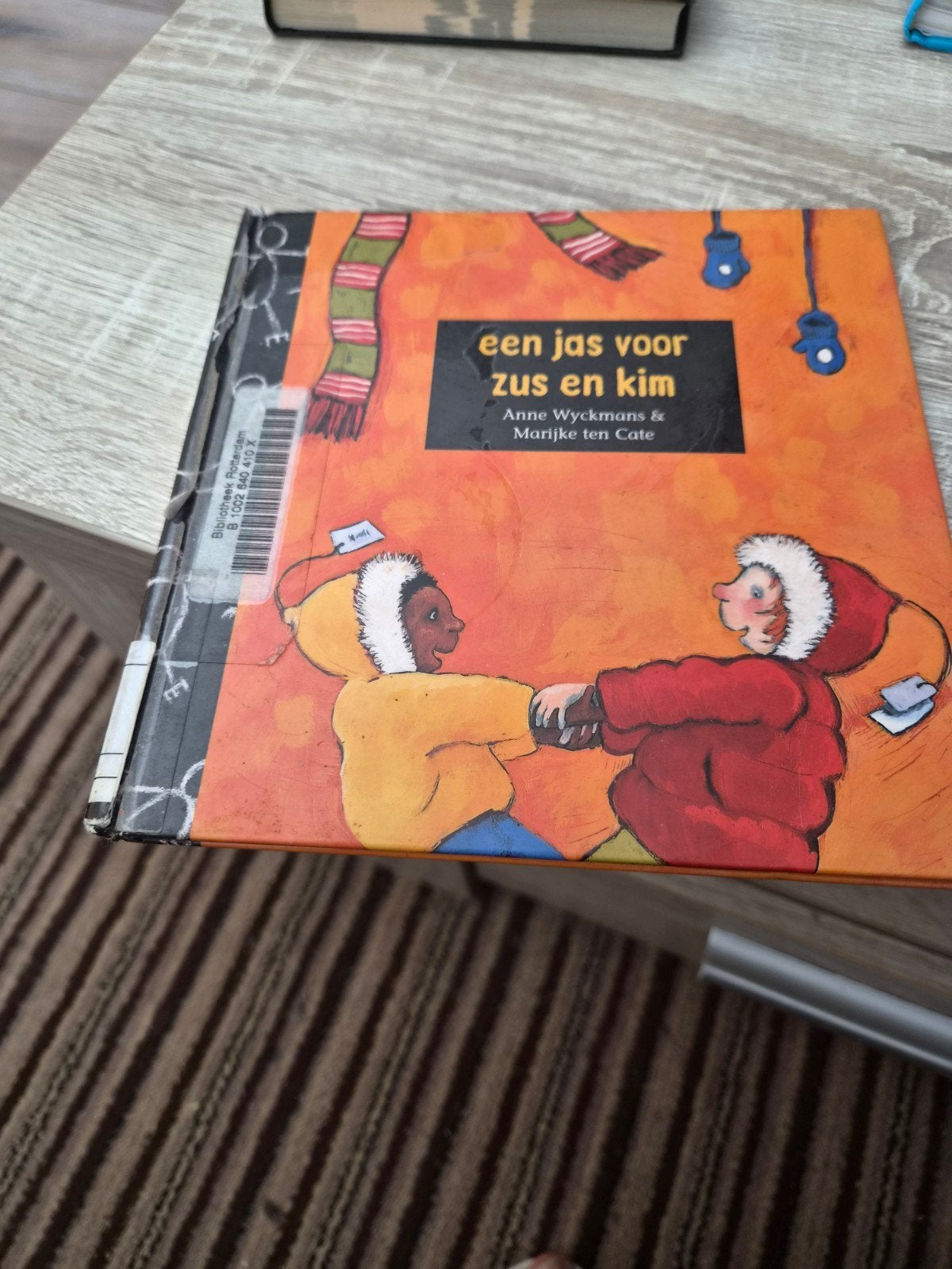 A. Wyckmans - Een jas voor Zus en Kim, Ophalen, Fictie algemeen, A. Wyckmans, Zo goed als nieuw