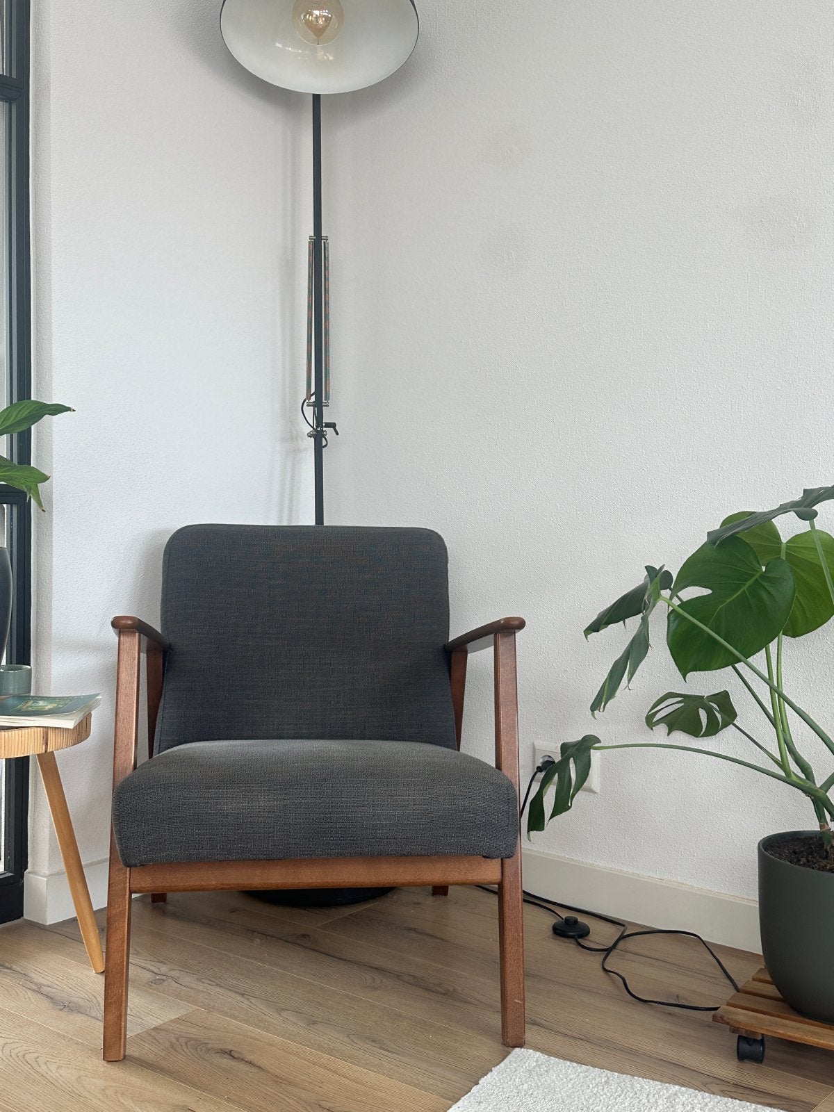 IKEA Fauteuil Ekenäset Donkergrijs - Comfortabele Stoel, Huis en Inrichting, Ophalen, Zo goed als nieuw, Hout, 75 tot 100 cm