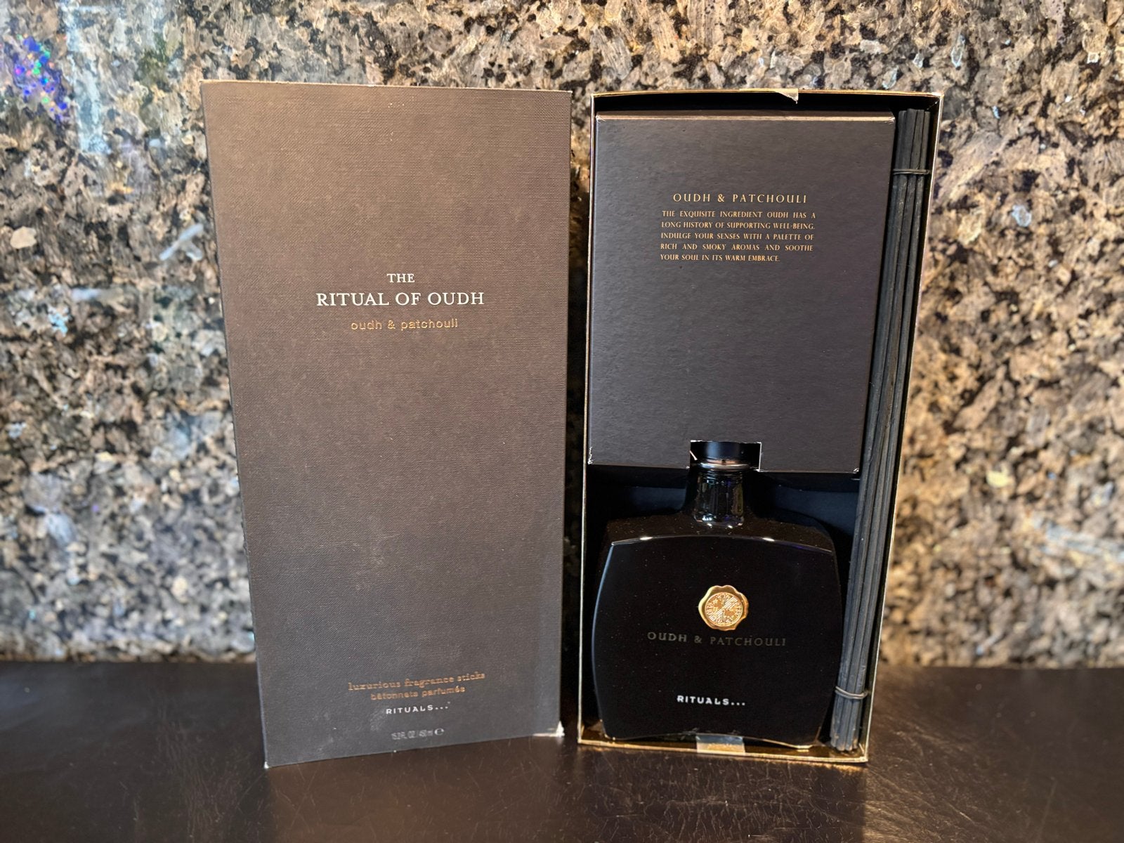Rituals of Oudh & Patchouli Geurstokjes 450 ml nieuw, Ophalen of Verzenden, Nieuw, Zwart, Glas