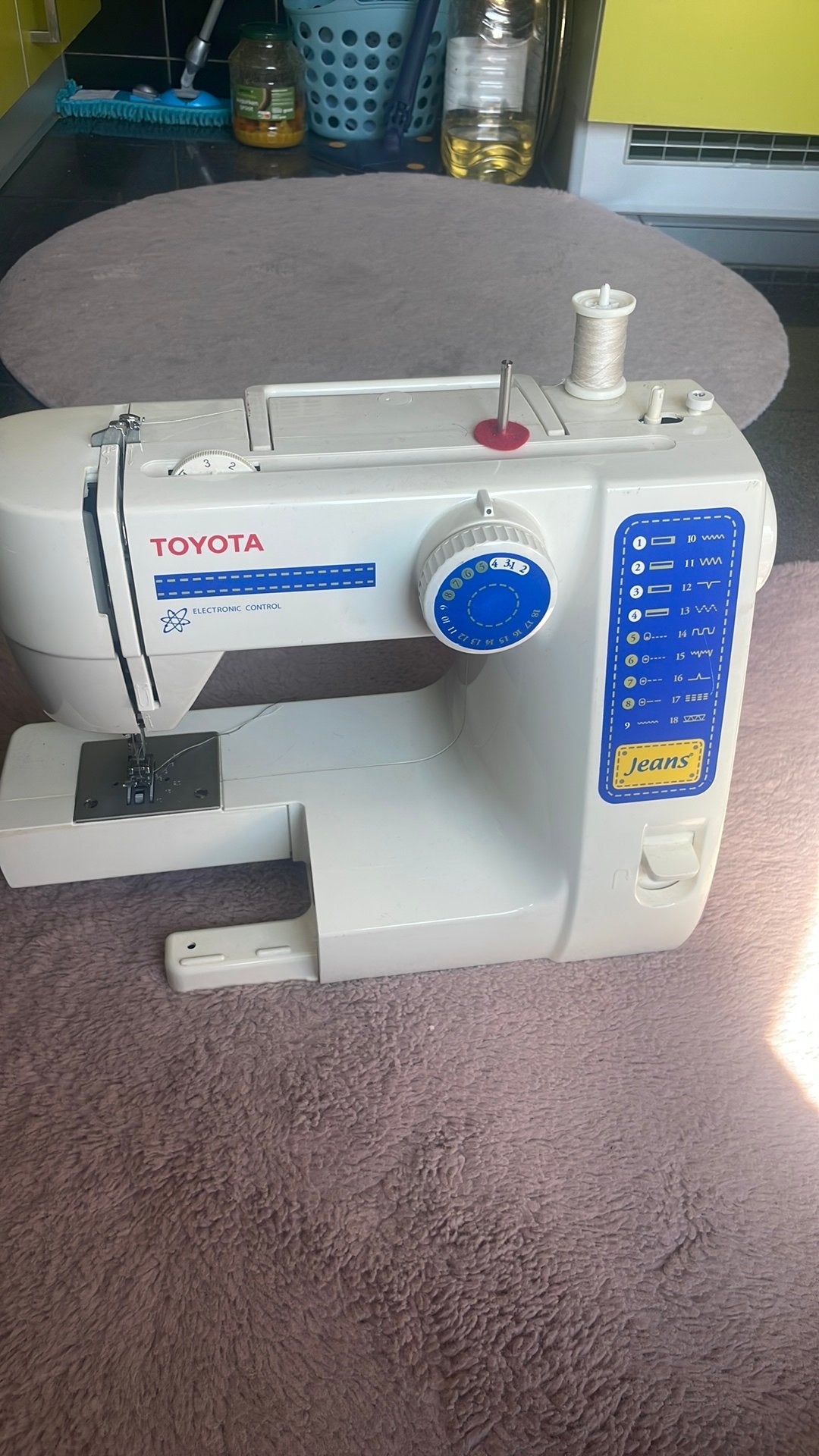 Toyota naai machine ,heel goed ,, Hobby en Vrije tijd, Naaimachines en Toebehoren, Ophalen, Zo goed als nieuw, Naaimachine, Overige merken