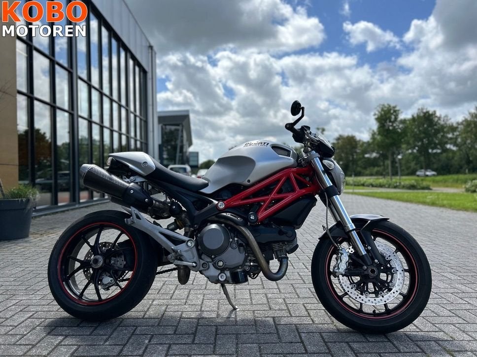DUCATI M 1100 (bj 2010), Motoren, DUCATI, 2 cilinders, 1079 cc, Motorrijbewijs A