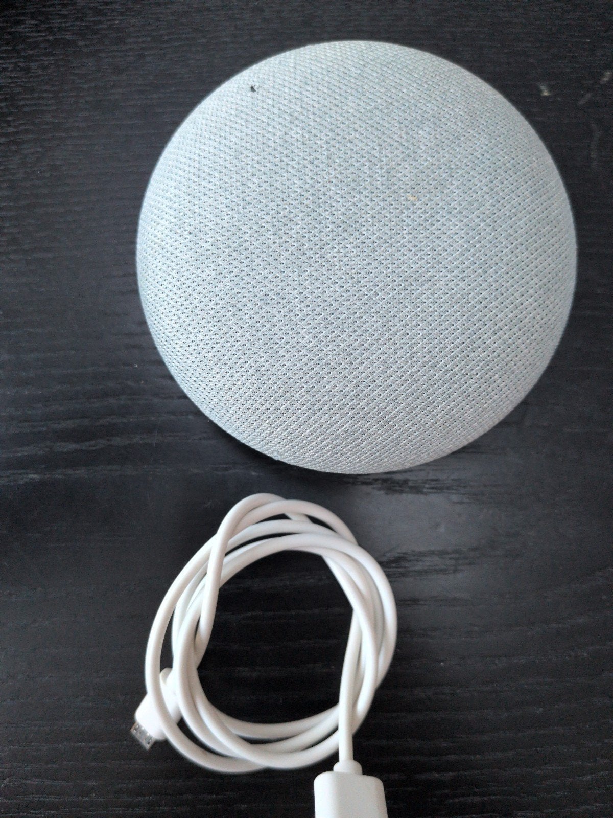 Google Home Mini - Goede staat met klein gaatje, Audio, Tv en Foto, Slimme speaker, Ophalen of Verzenden, Inclusief oplader, Minder dan 60 watt