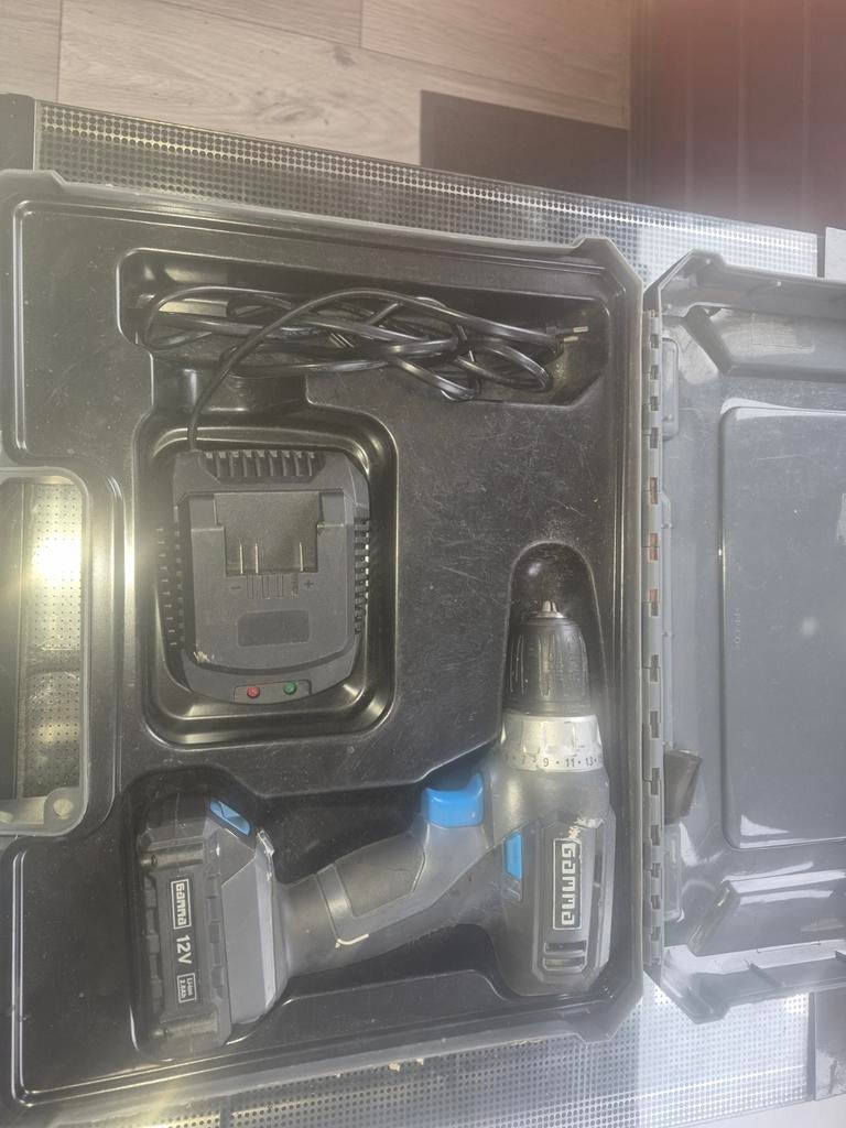 Gamma 12V Accuboormachine met lader en accu, Gebruikt, Variabele snelheid, Ophalen of Verzenden, Boor- en Schroefmachine