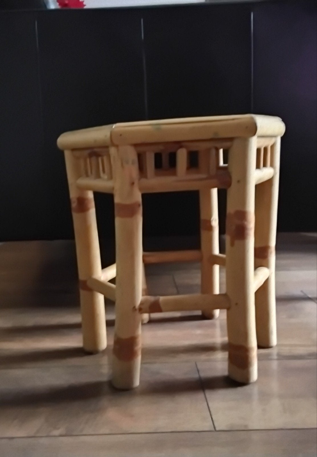 Bamboe bijzettafeltje - 6 poten, 38 cm hoog, Huis en Inrichting, Tafels | Bijzettafels, Ophalen