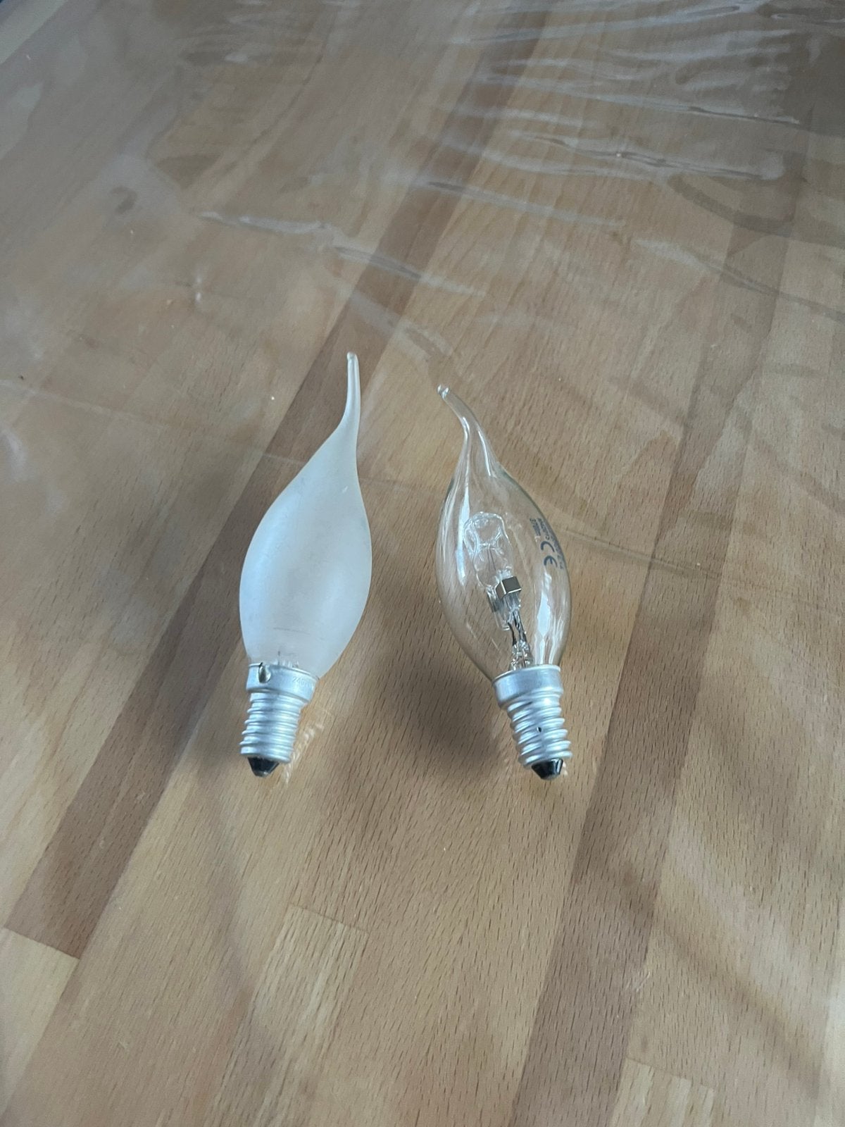 2 kaarslampen met tip, 30 tot 60 watt, E14 (klein), Ophalen of Verzenden, Zo goed als nieuw
