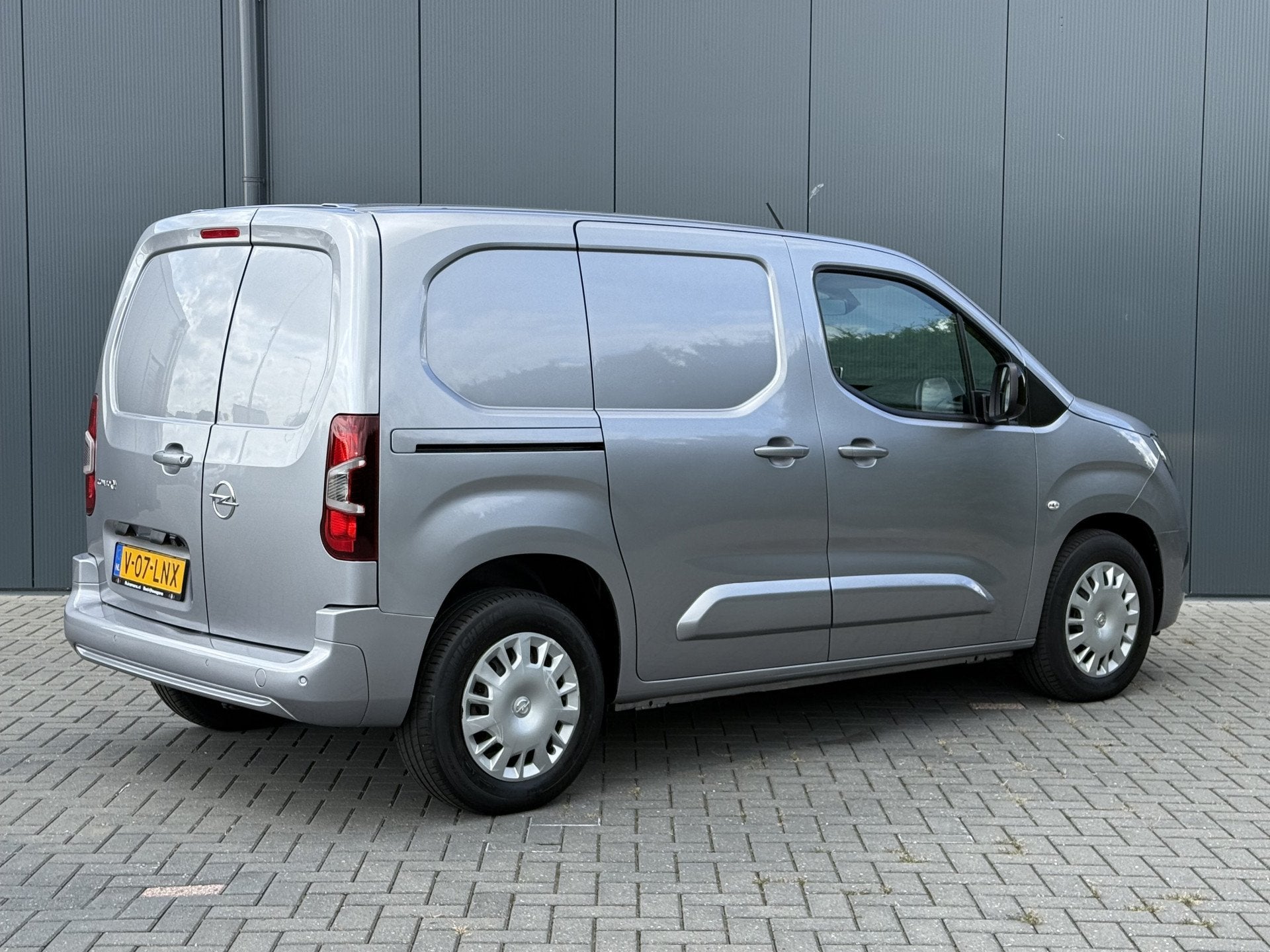 Opel Combo-e Electric 50kWh 136 PK / AUTOMAAT / L1H1 / CAMER, Gebruikt, 750 kg, 273 km, Parkeersensor