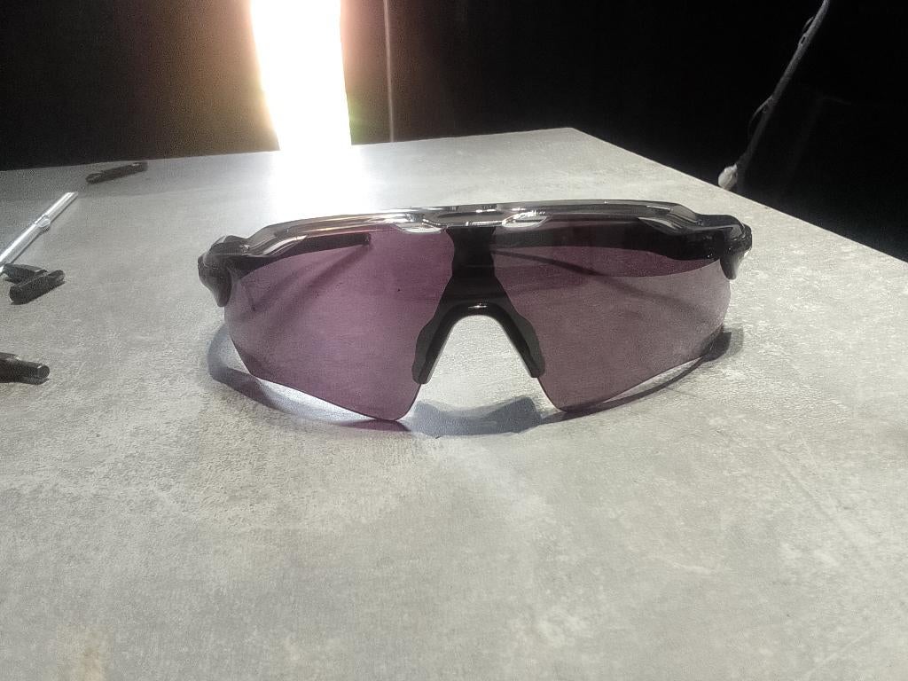 Oakley, Sieraden, Tassen en Uiterlijk, Zonnebrillen en Brillen | Heren, Zonnebril, Zwart, Ophalen of Verzenden, Zo goed als nieuw