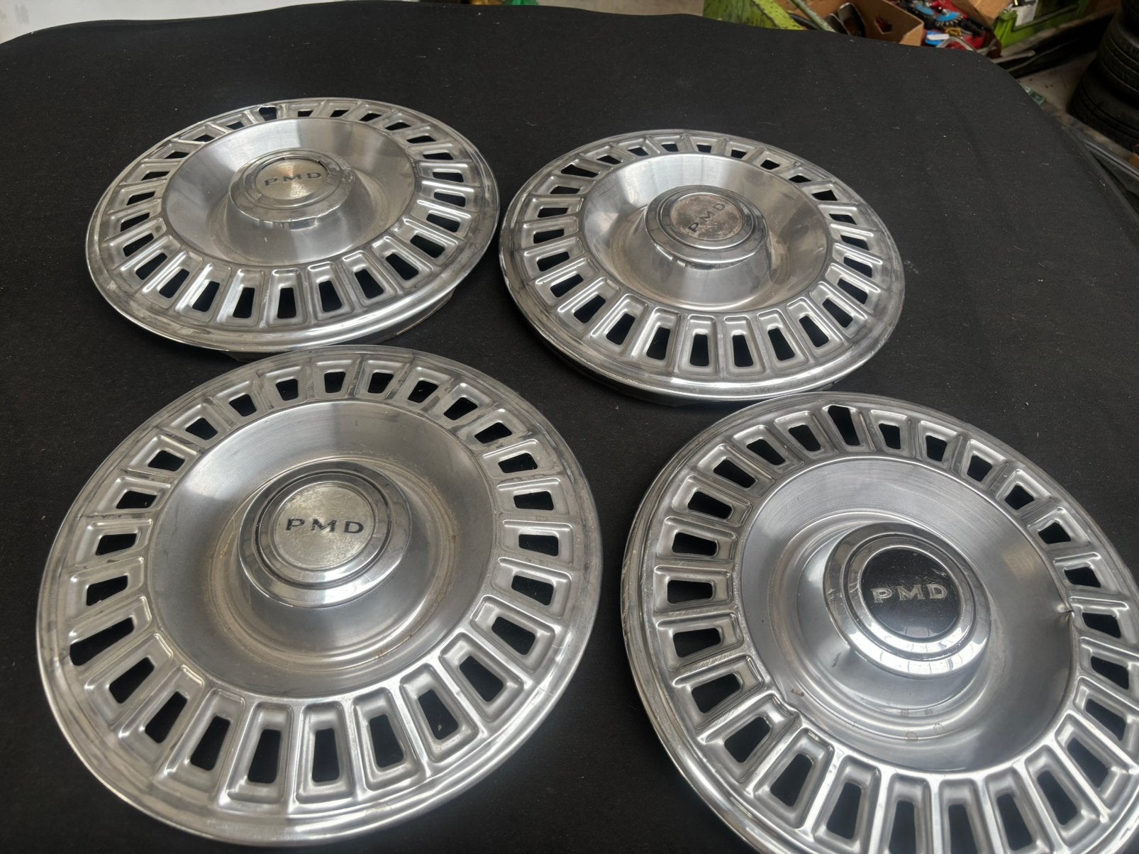 Set van 4 Pontiac wieldoppen 14” Firebird, Ophalen, Zo goed als nieuw