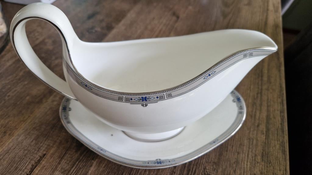 Wedgwood Amherst Sauskom met Schotel - Elegant Servies, Ophalen of Verzenden