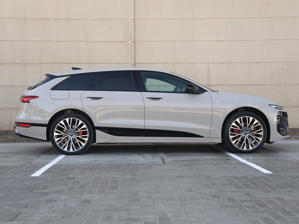 Audi A6 Avant S edition e-tron 83 kWh 210 kW | 286 PK Avant, Auto's, Audi, Automaat, Achterwielaandrijving, Zwart, Beige