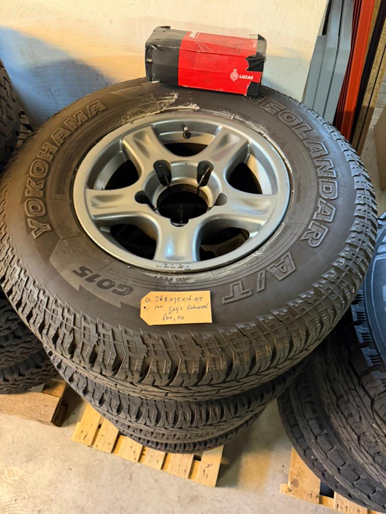 Diverse sets banden / velgen land Rover defender, Auto-onderdelen, Banden en Velgen, Ophalen, Gebruikt, 16 inch, 235 mm