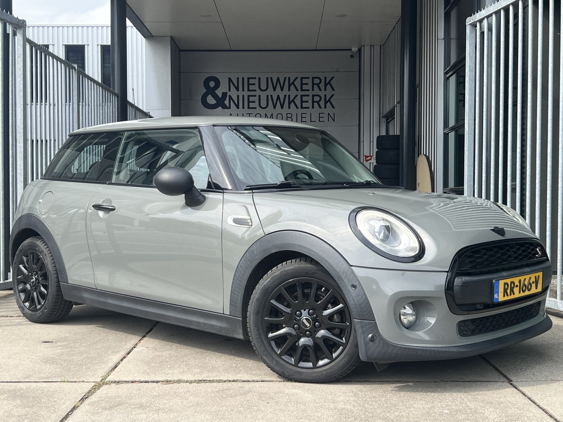 MINI 3-deurs 1.5 One Business | AUTOMAAT | NAVI | PDC V+A |, Auto's, Stof, Gebruikt, Met garantie (alle), 49 €/maand