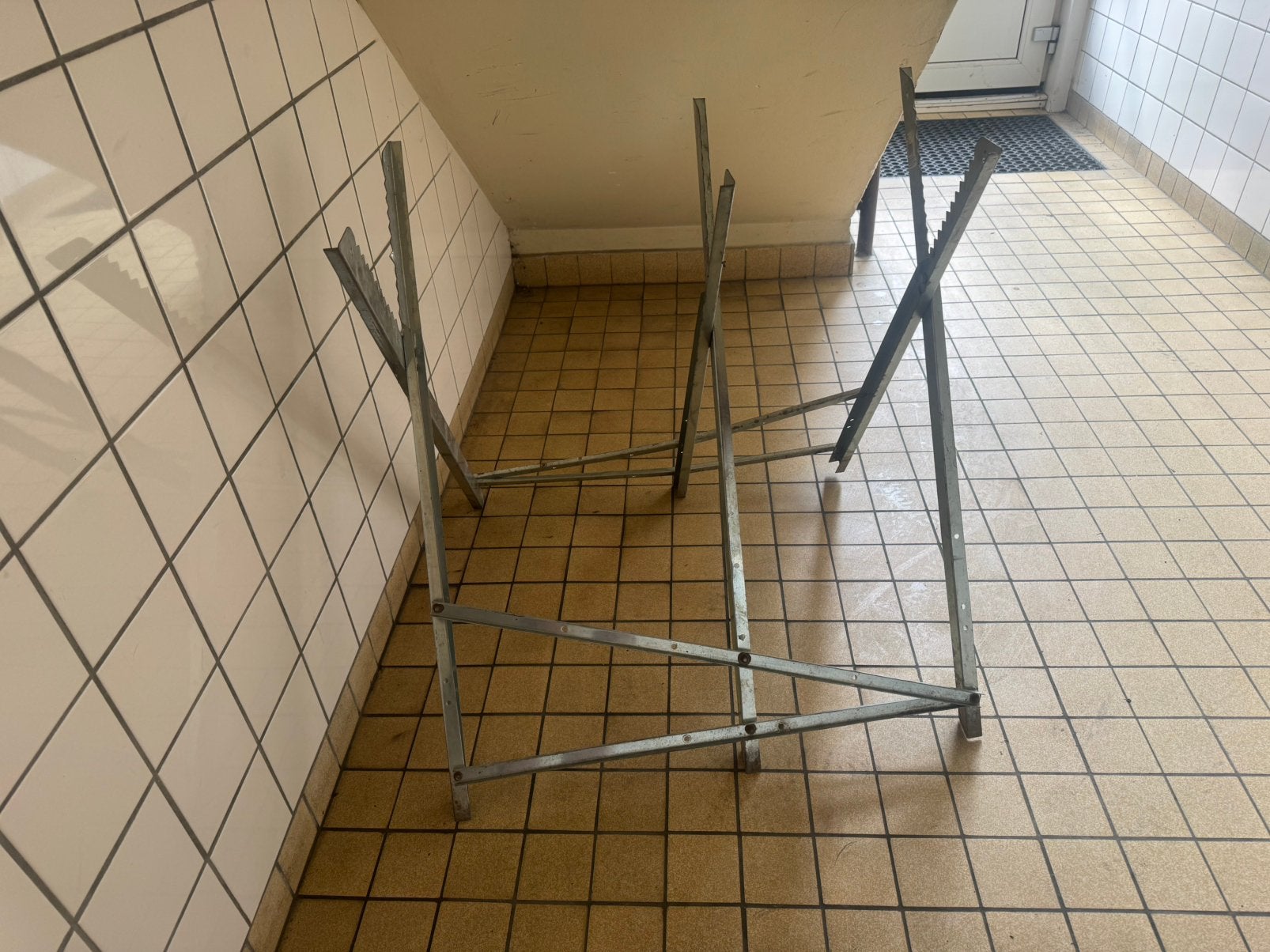 Metalen  inklapbare zaagbok, Doe-het-zelf en Verbouw, Gereedschap | Handgereedschap, Ophalen of Verzenden, Gebruikt
